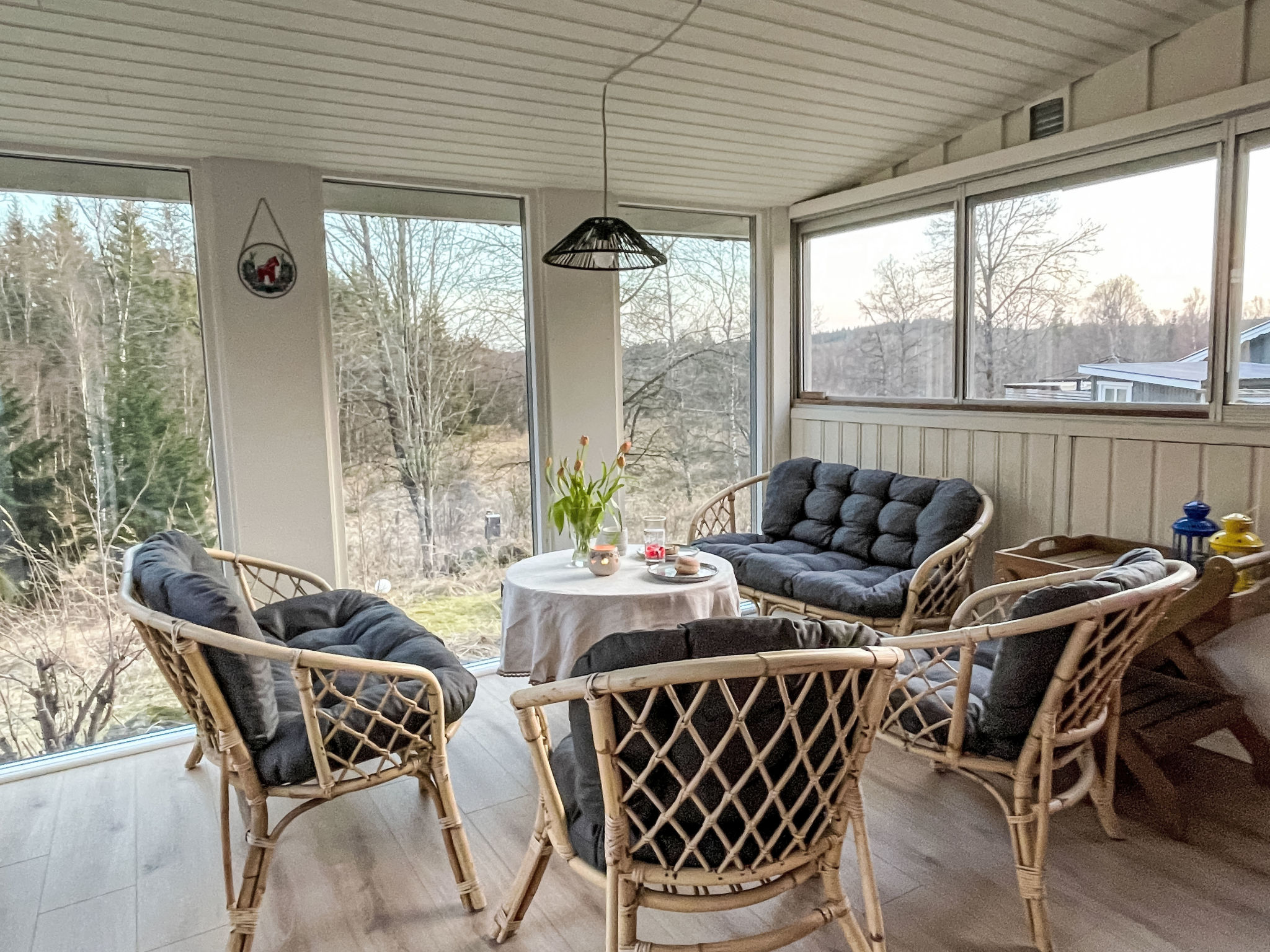 Idyllisch gelegenes, ebenerdiges Haus mit Terrasse - Buiten