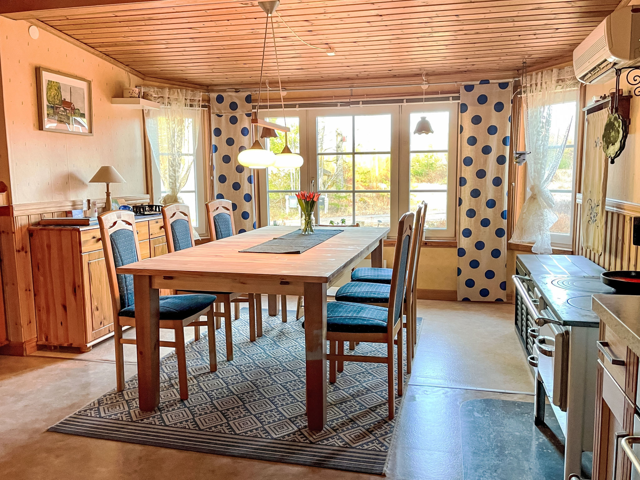 Idyllisch gelegenes, ebenerdiges Haus mit Terrasse - Buiten