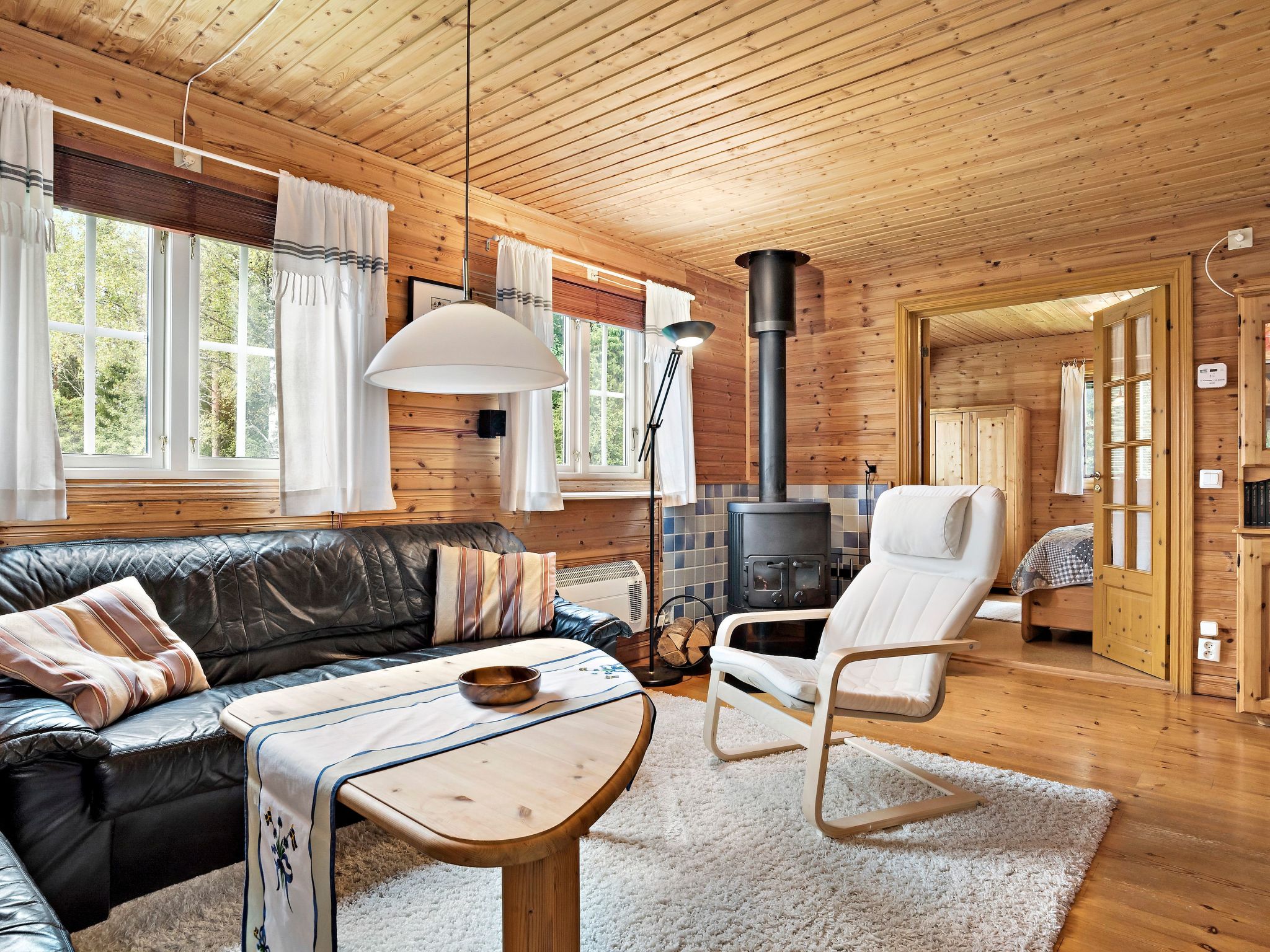 Idyllisch gelegenes, ebenerdiges Haus mit Terrasse-Binnen