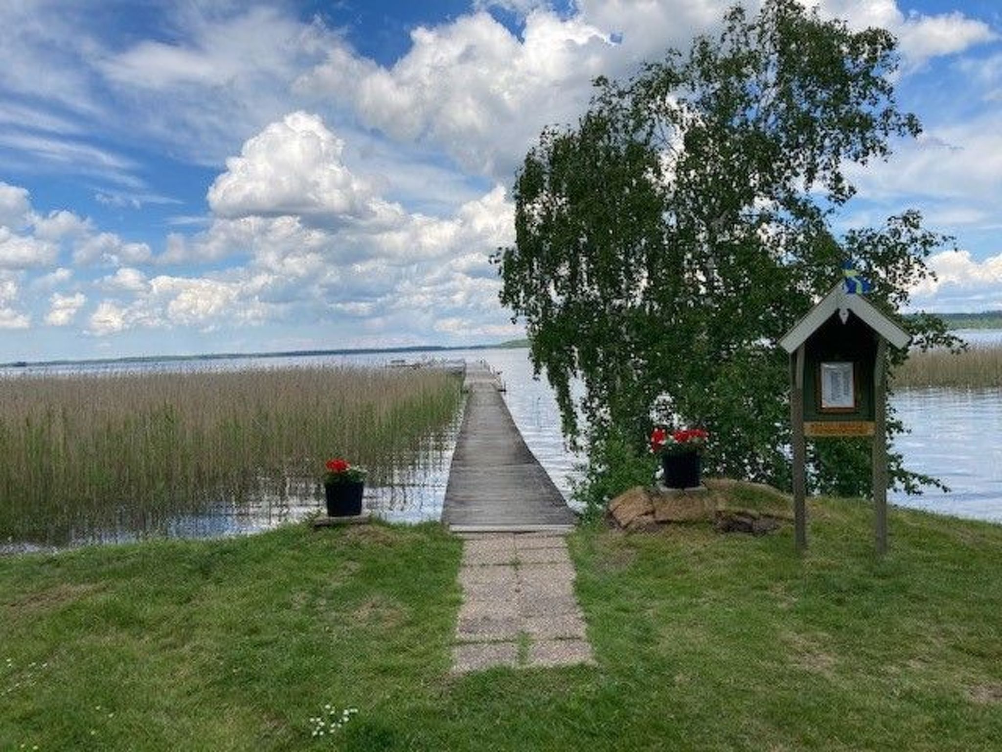 In Tibro mit Kleinem Garten-Binnen