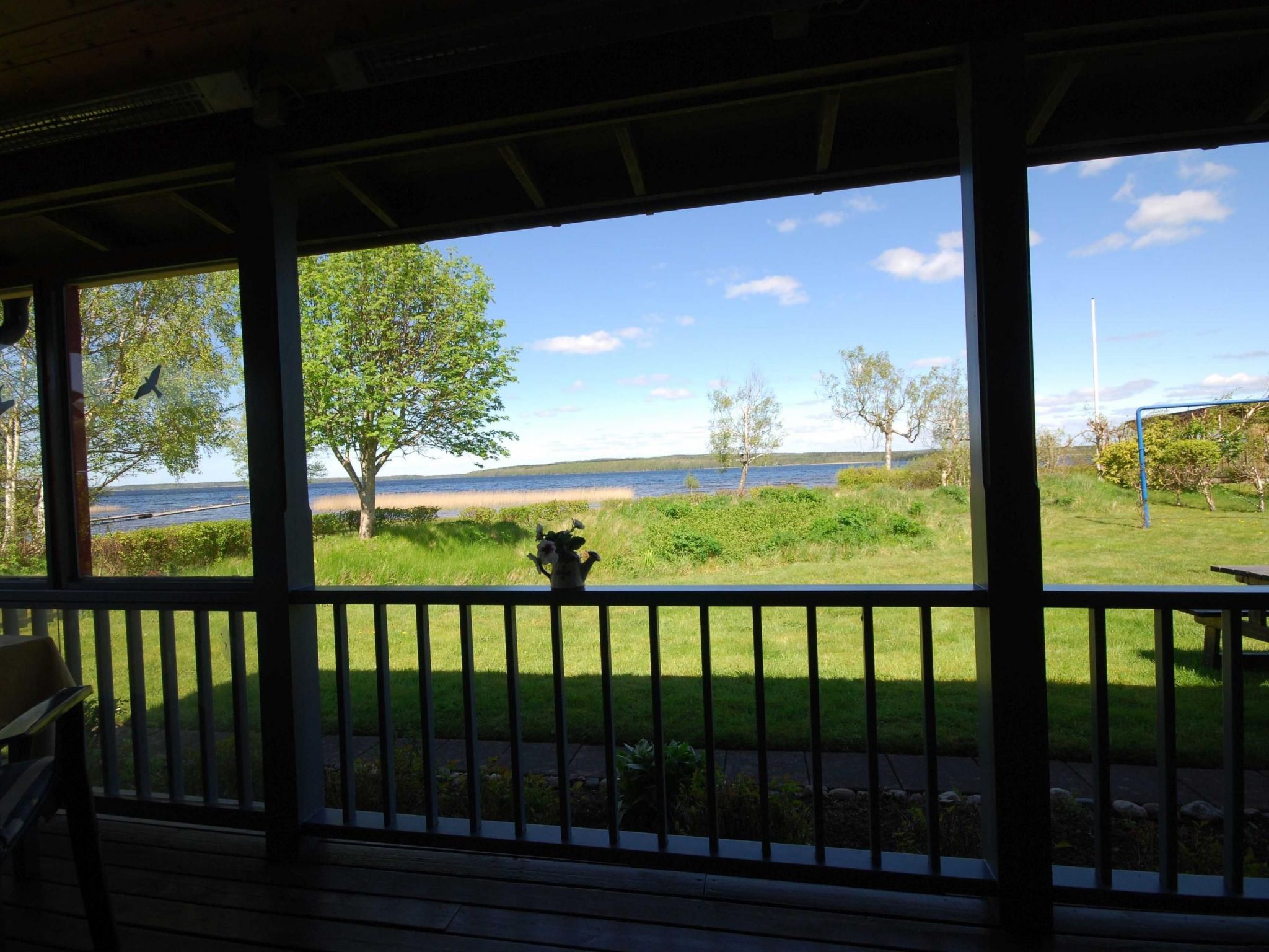 In Tibro mit Kleinem Garten-Binnen