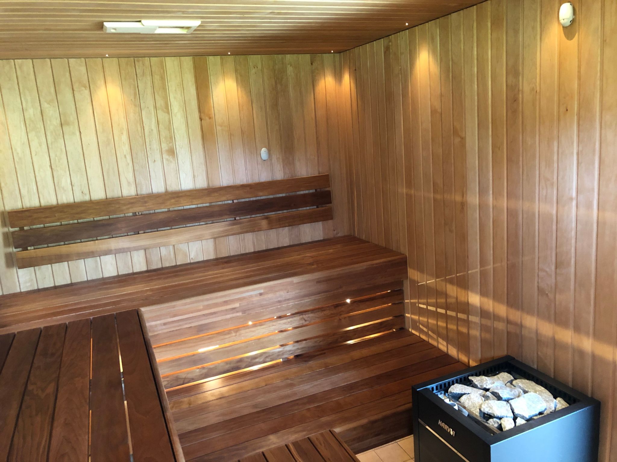Schönes Ferienhaus in Småland mit Sauna, Bootssteg zum Schwimmen mit Ruderboot