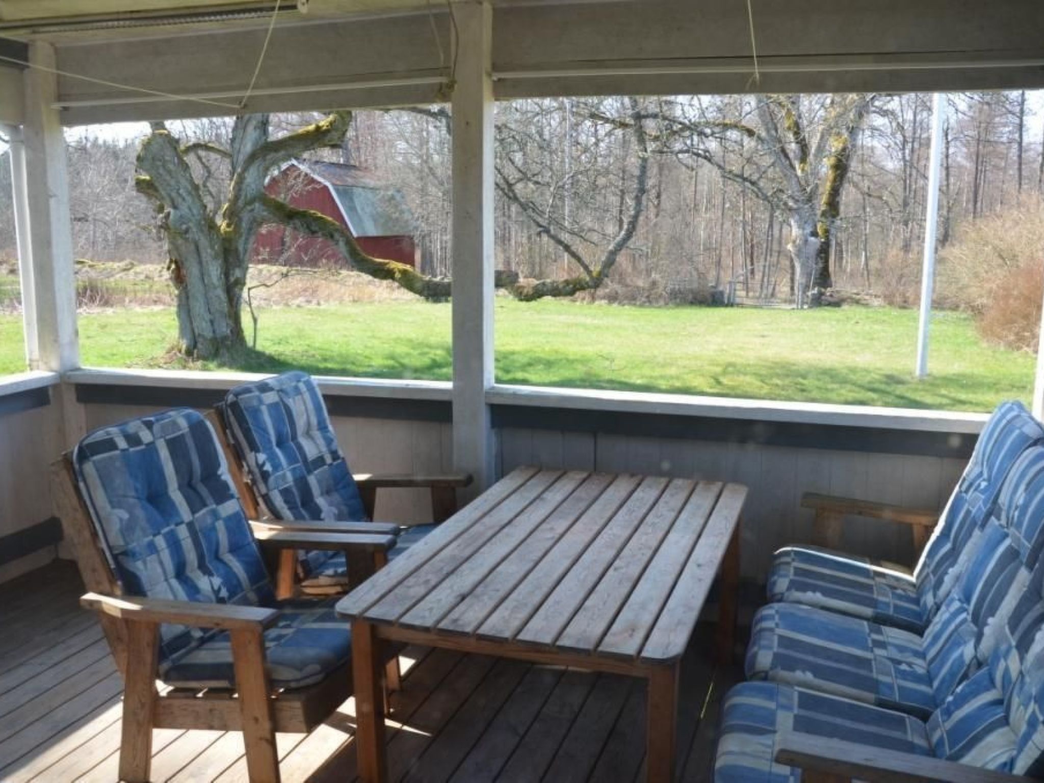 Schönes Ferienhaus in Småland mit Sauna, Bootssteg zum Schwimmen mit Ruderboot - Drinnen