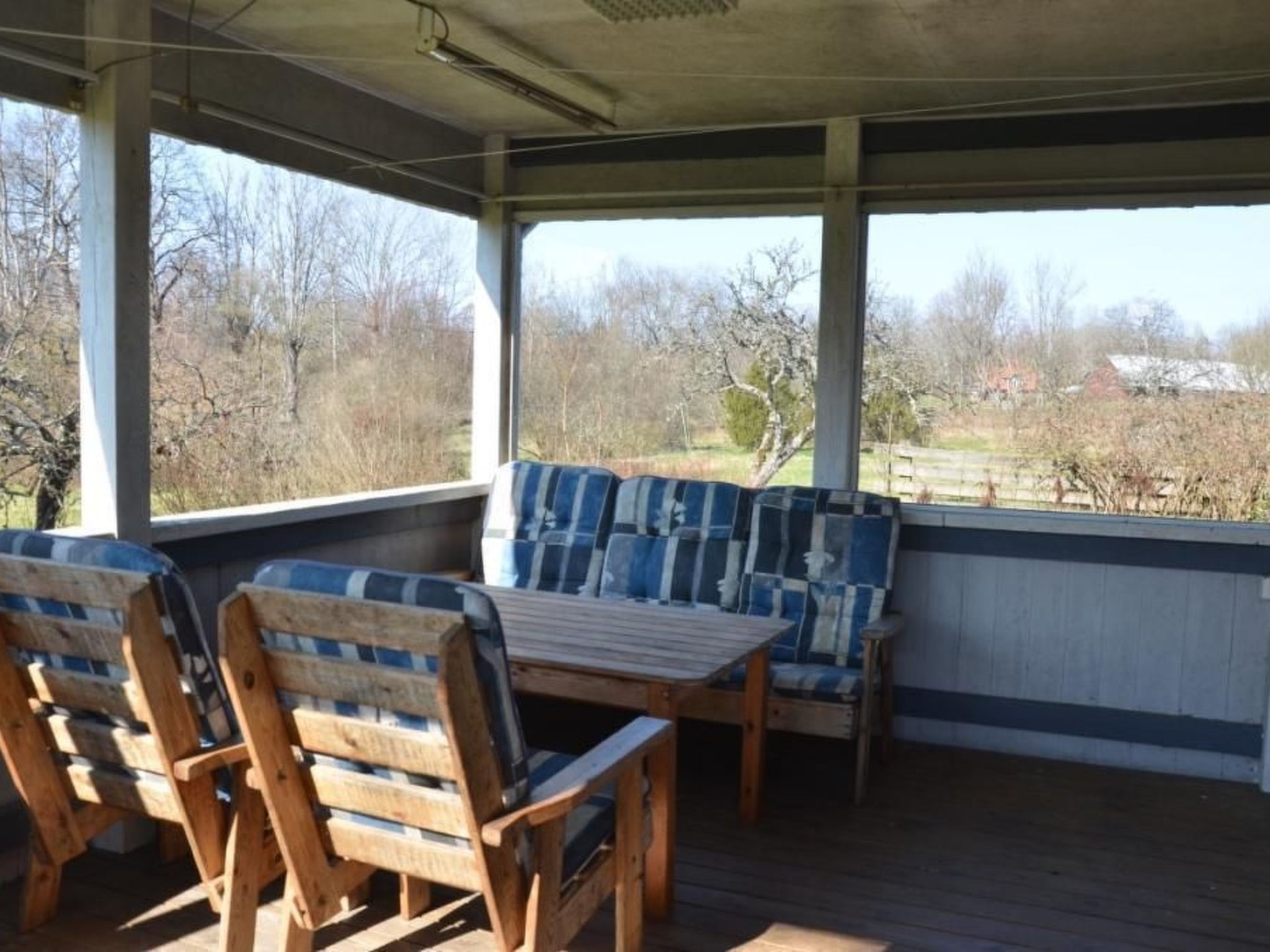 Schönes Ferienhaus in Småland mit Sauna, Bootssteg zum Schwimmen mit Ruderboot - Draußen