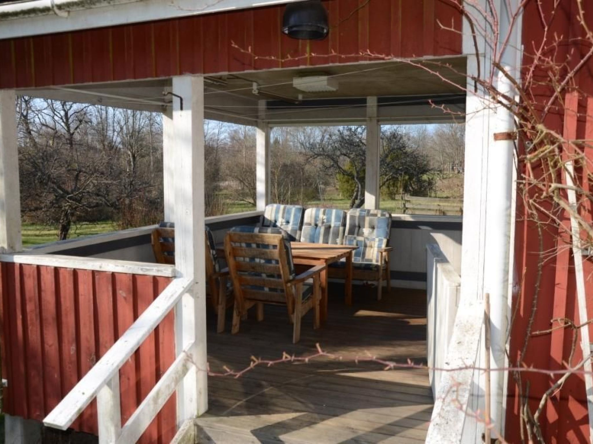 Schönes Ferienhaus in Småland mit Sauna, Bootssteg zum Schwimmen mit Ruderboot - Draußen