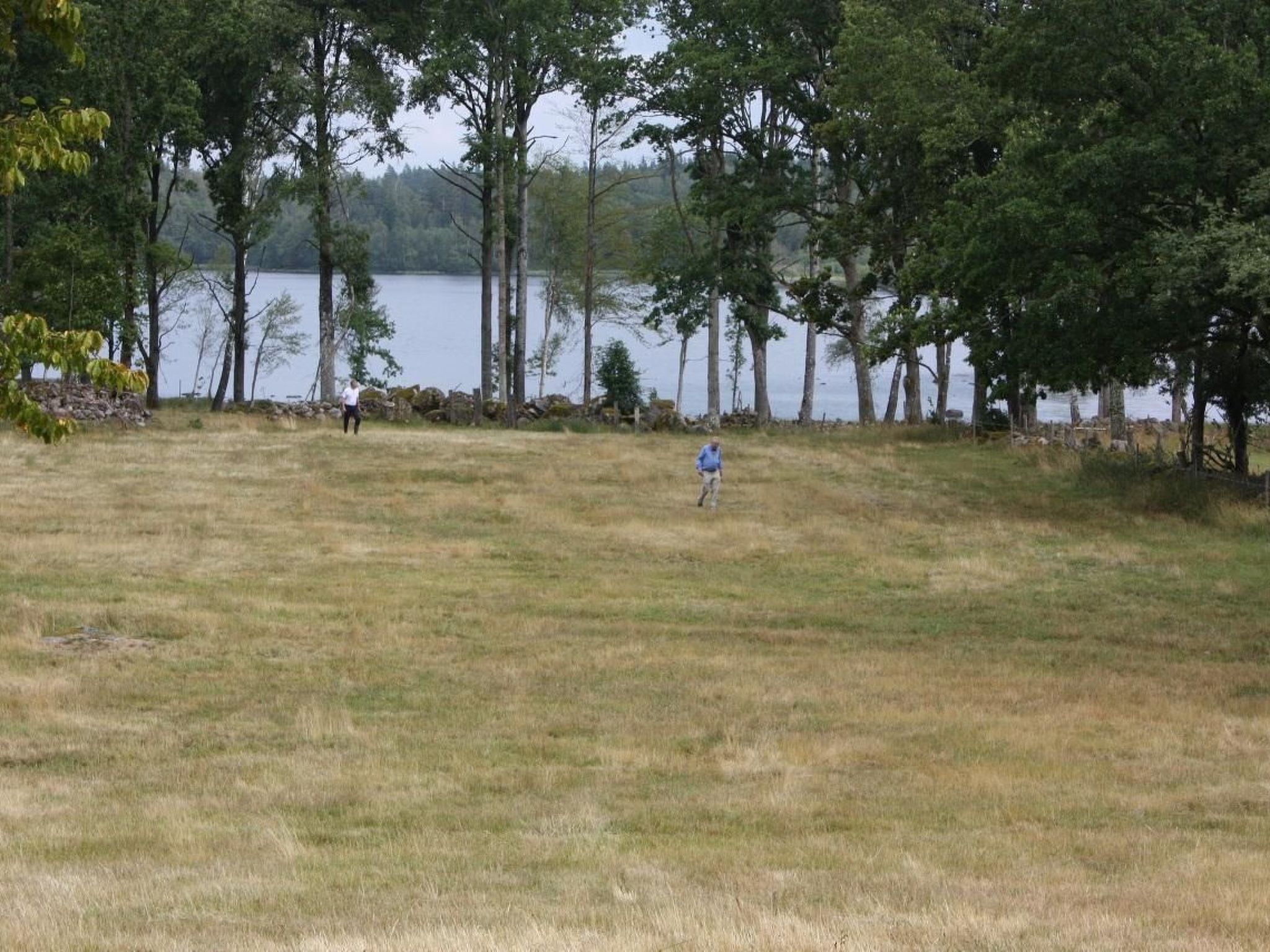 Schönes Ferienhaus in Småland mit Sauna, Bootssteg zum Schwimmen mit Ruderboot - Draußen