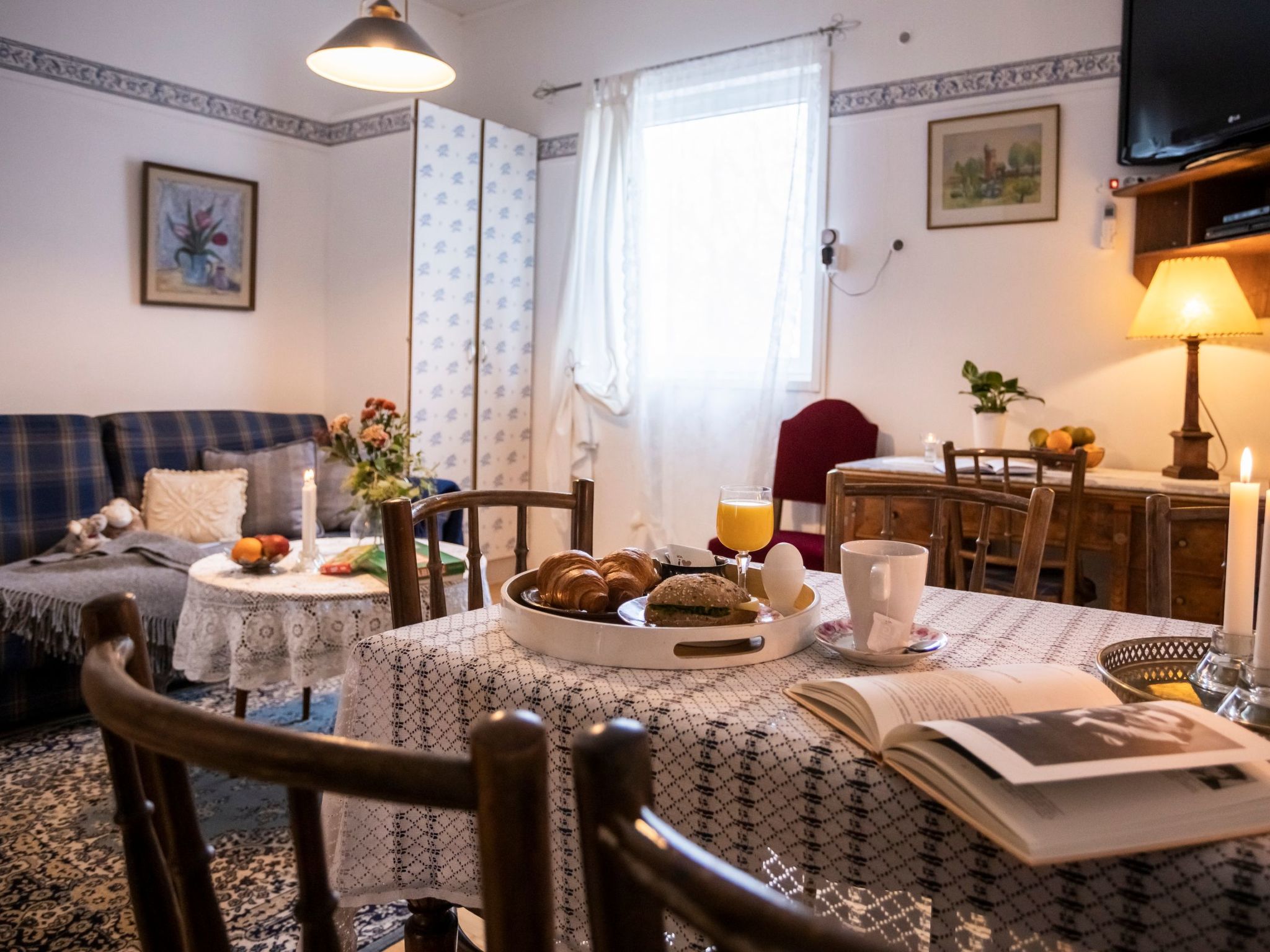 Rosenapartment-Binnen