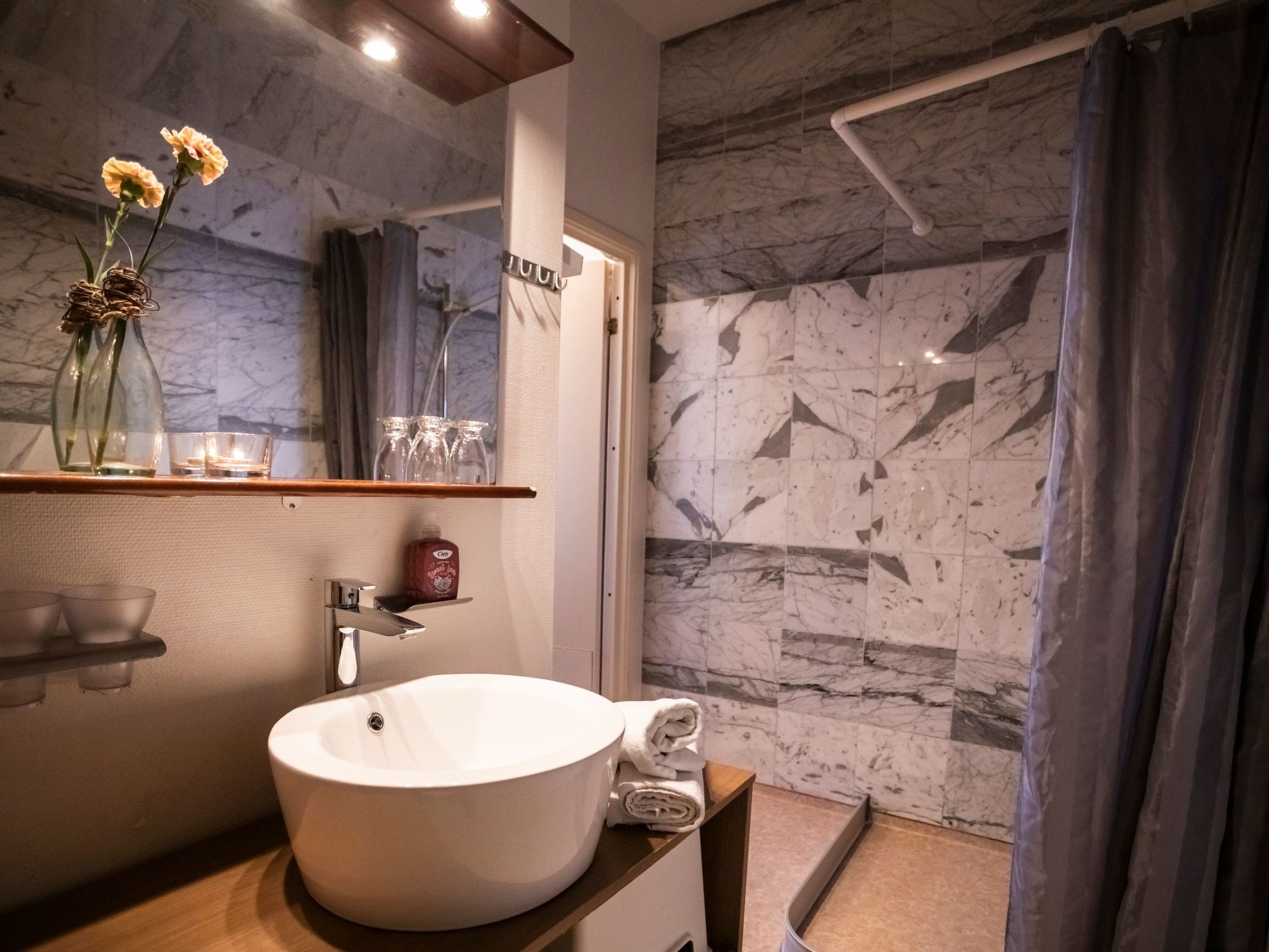 Rosenapartment-Binnen