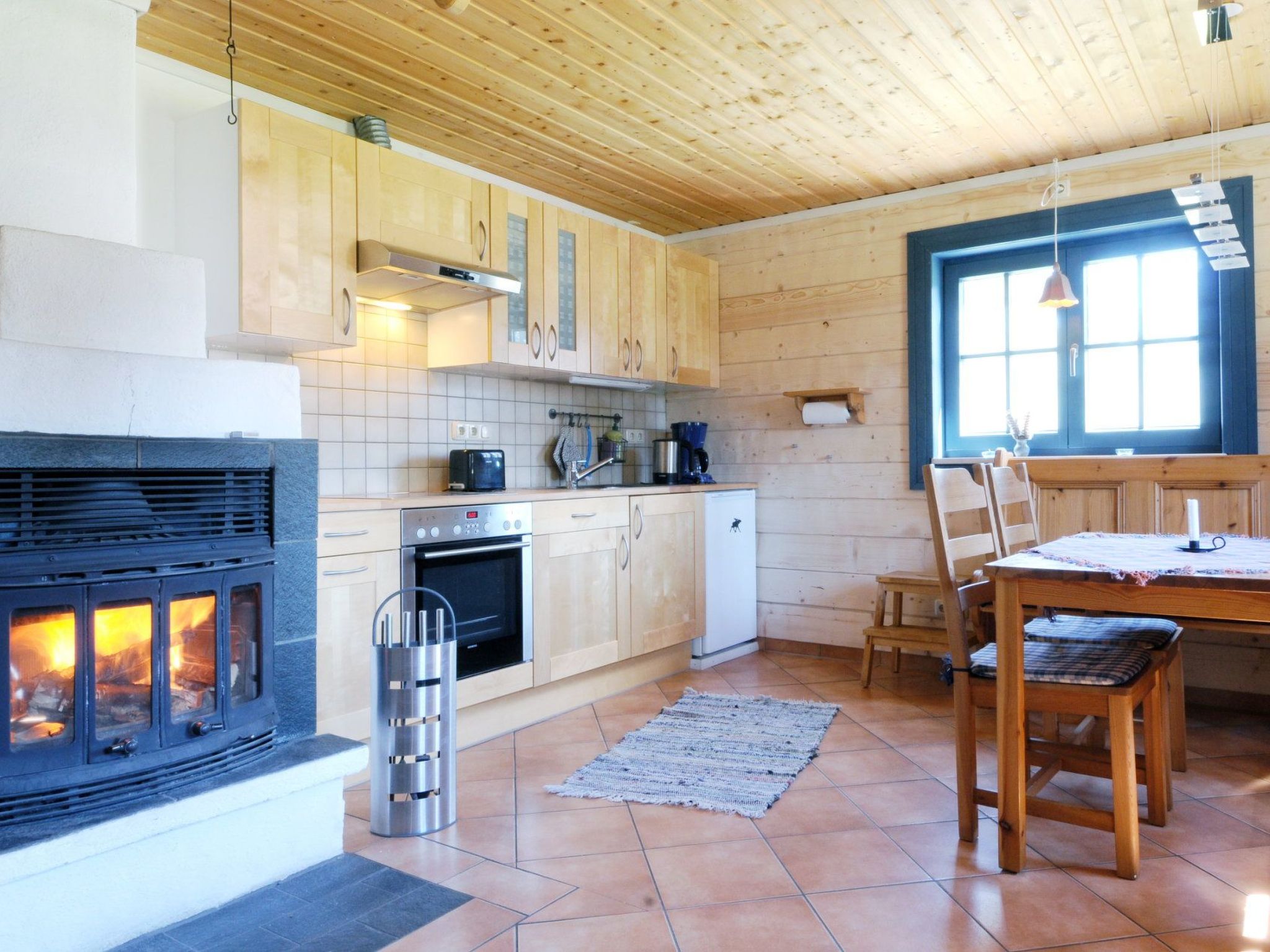 Gemütliches Blockhaus mit Kamin im Oviksfjäll-Binnen