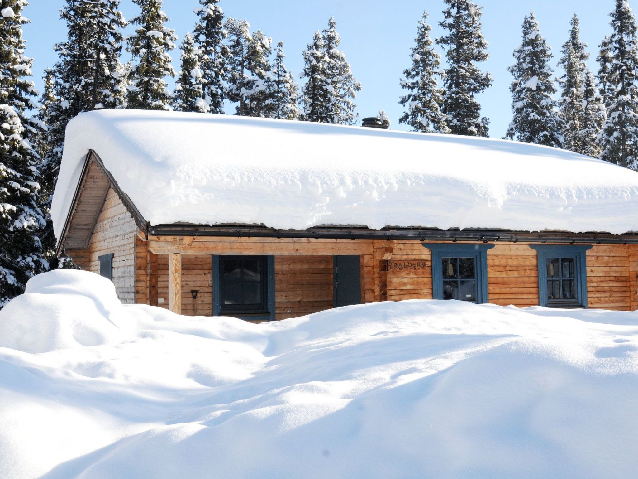 Gemütliches Blockhaus mit Kamin im Oviksfjäll-Binnen