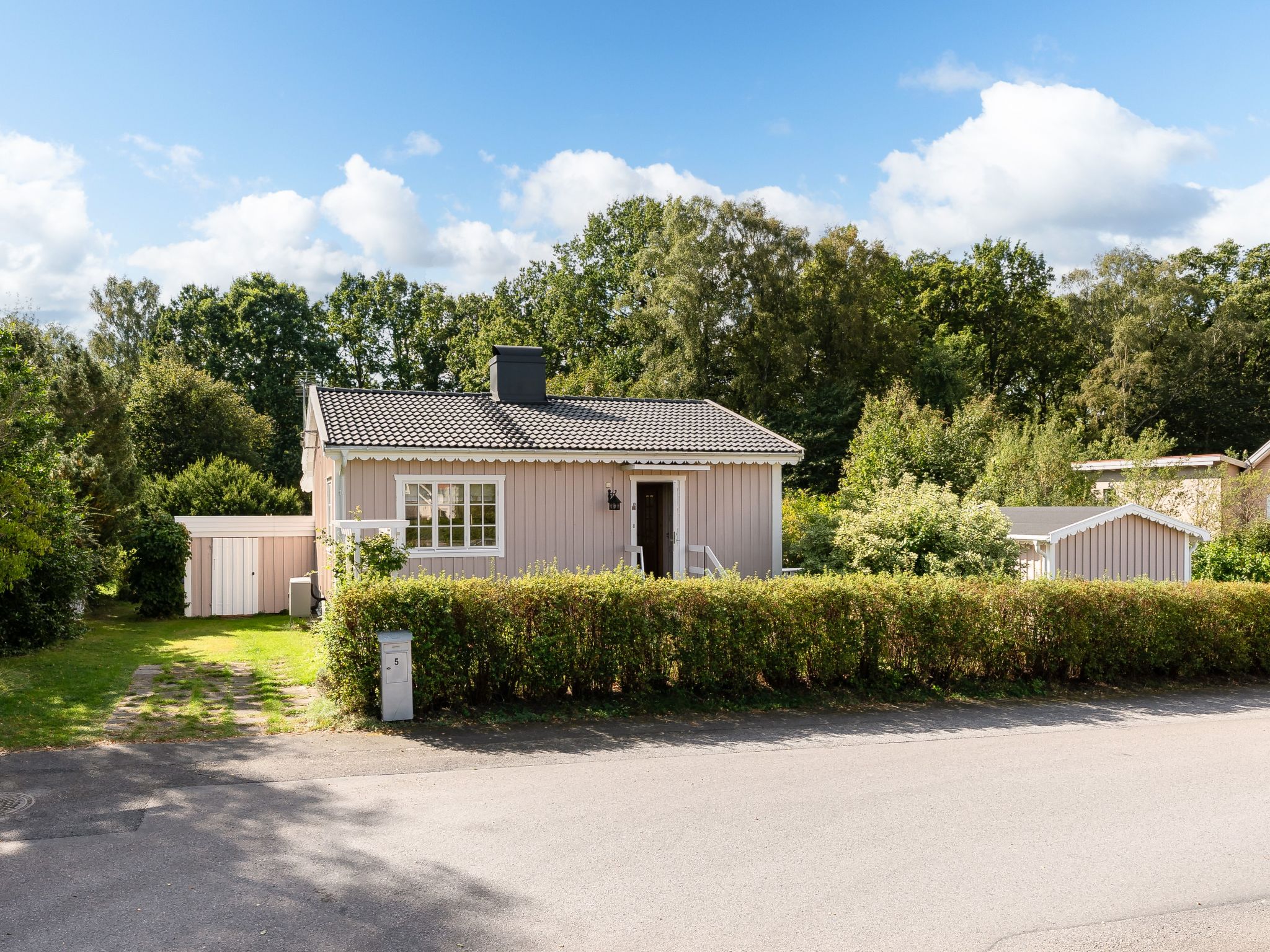 Rosa Huset-Outside