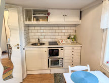 Knusse minicottage voor 2 bij Kumla, omringd door Zweeds groen - thumbnail 2