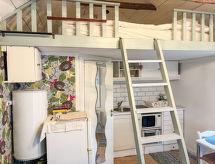 Knusse minicottage voor 2 bij Kumla, omringd door Zweeds groen - thumbnail 3