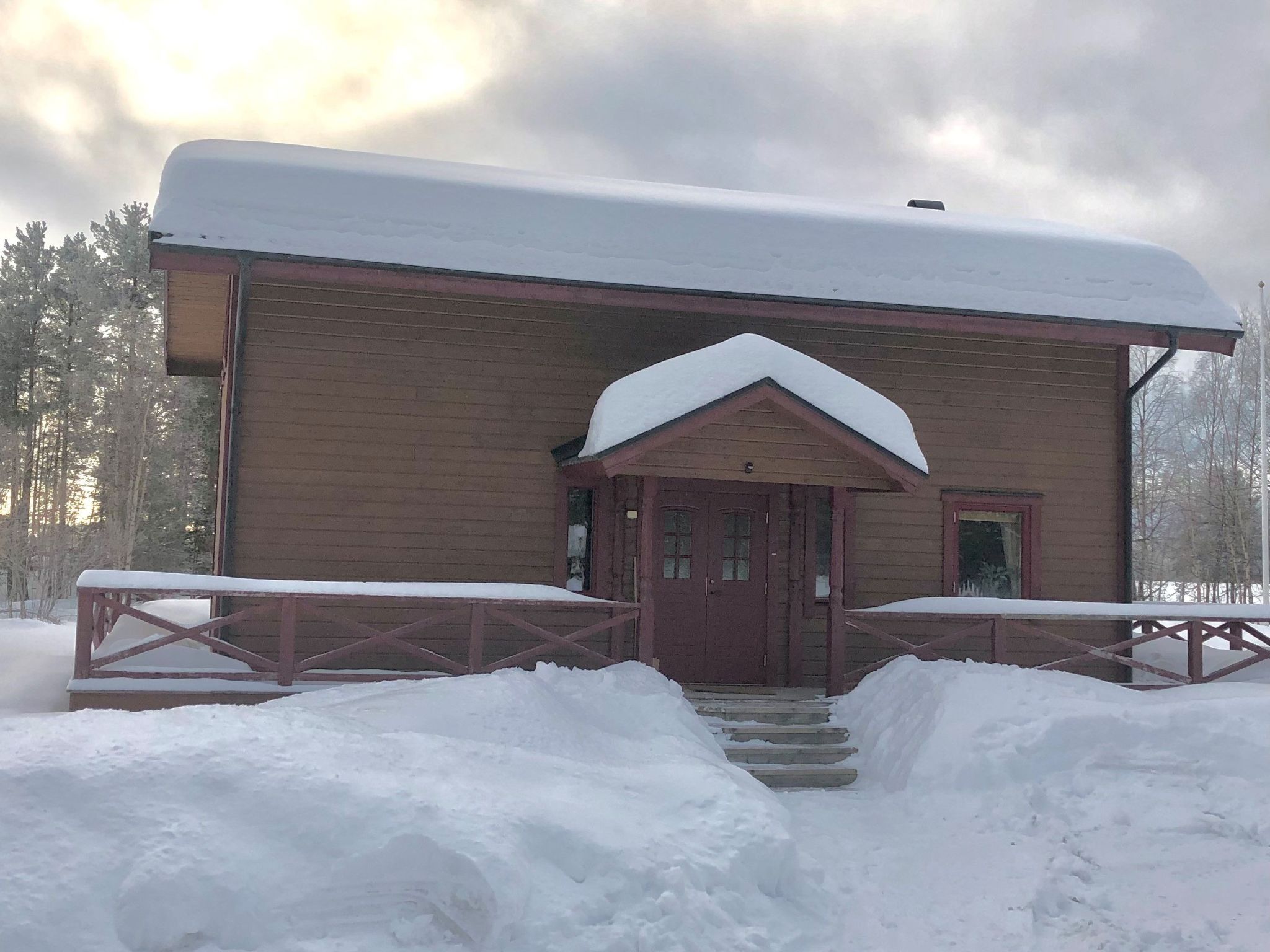 Landhaus auf großem Rasengrundstück-Image-tags.info