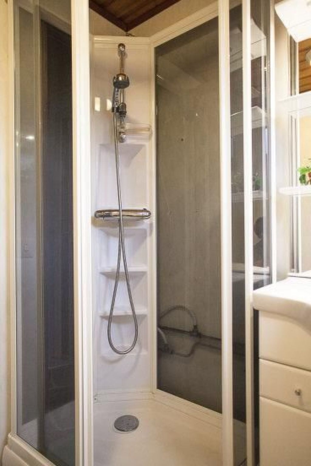 Landhaus auf großem Rasengrundstück-Drinnen