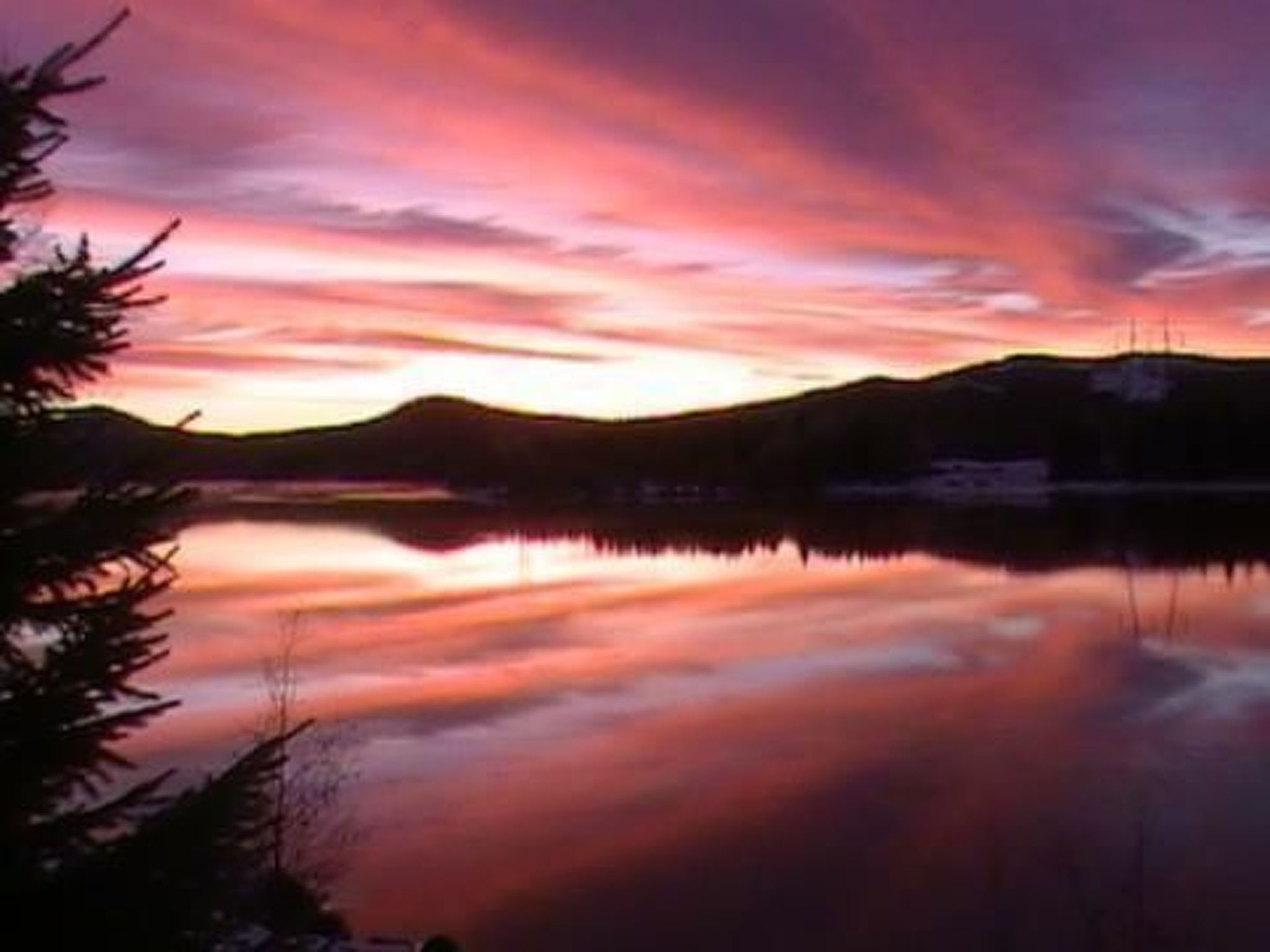 Landhaus auf großem Rasengrundstück-Image-tags.info