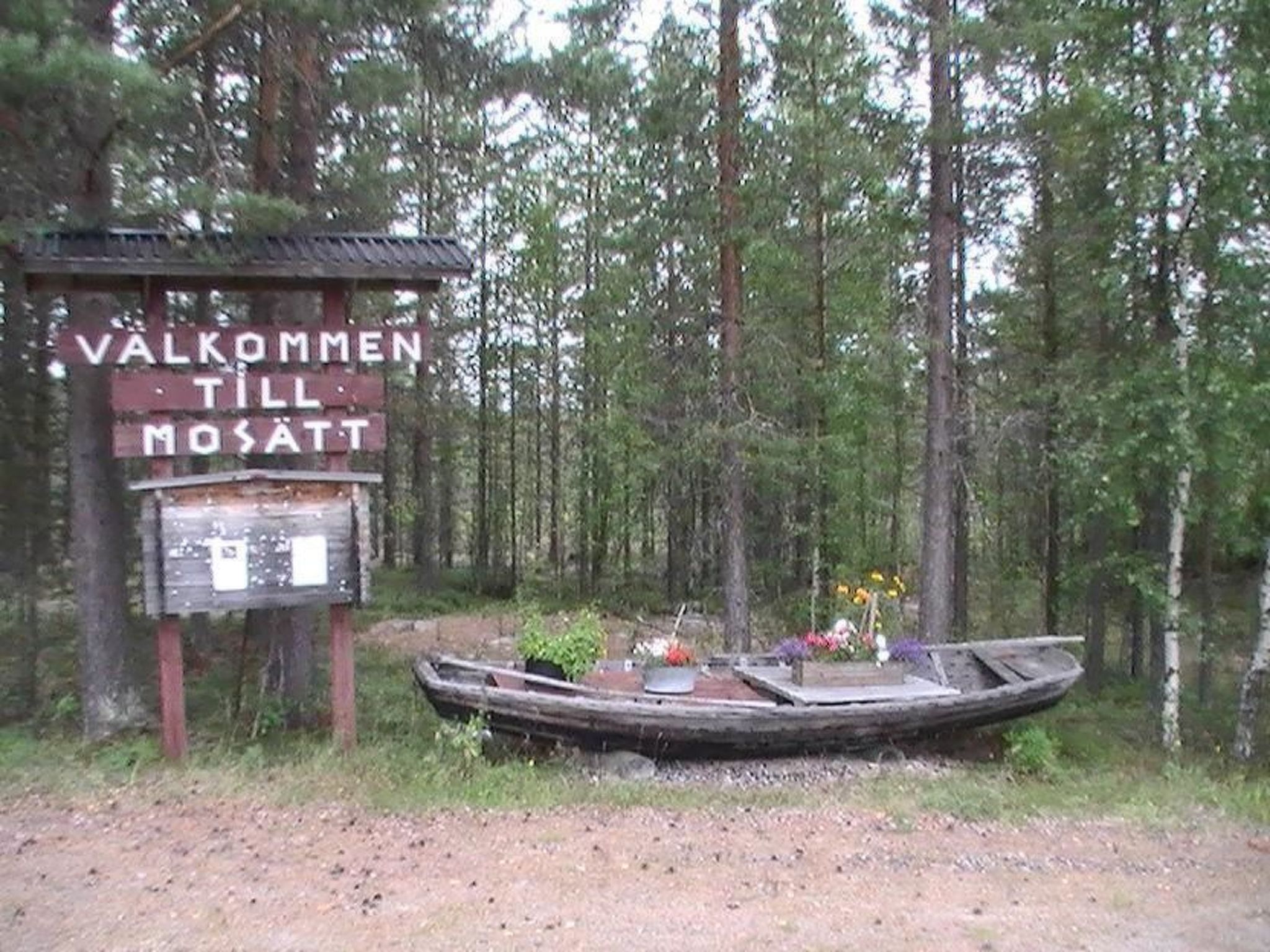 Landhaus auf großem Rasengrundstück-Image-tags.info