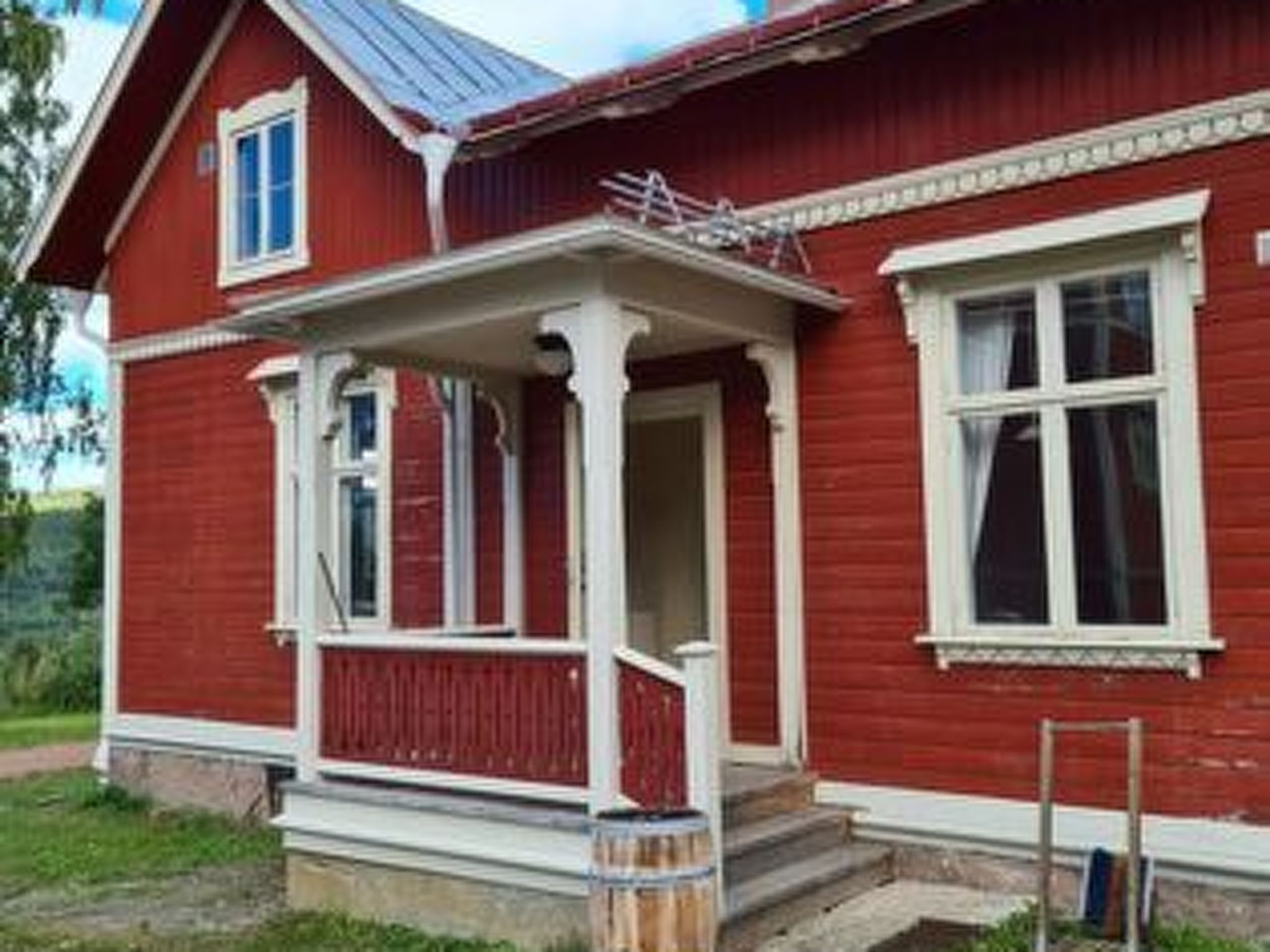 Ontdek de rustieke charme van onze voormalige conciërgewoning, gelegen naast het schitterende Ragunda gerechtsgebouw. Deze smaakvol ingerichte accommodatie biedt ruimte voor vier personen en is de id..