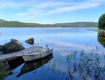 Ruim Zweeds vakantiehuis aan het meer met sauna en grote tuin in Hagfors - thumbnail 1