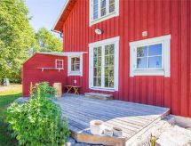 Vrijstaand Zweeds huis aan meer met tuin, sauna en open haard - thumbnail 1