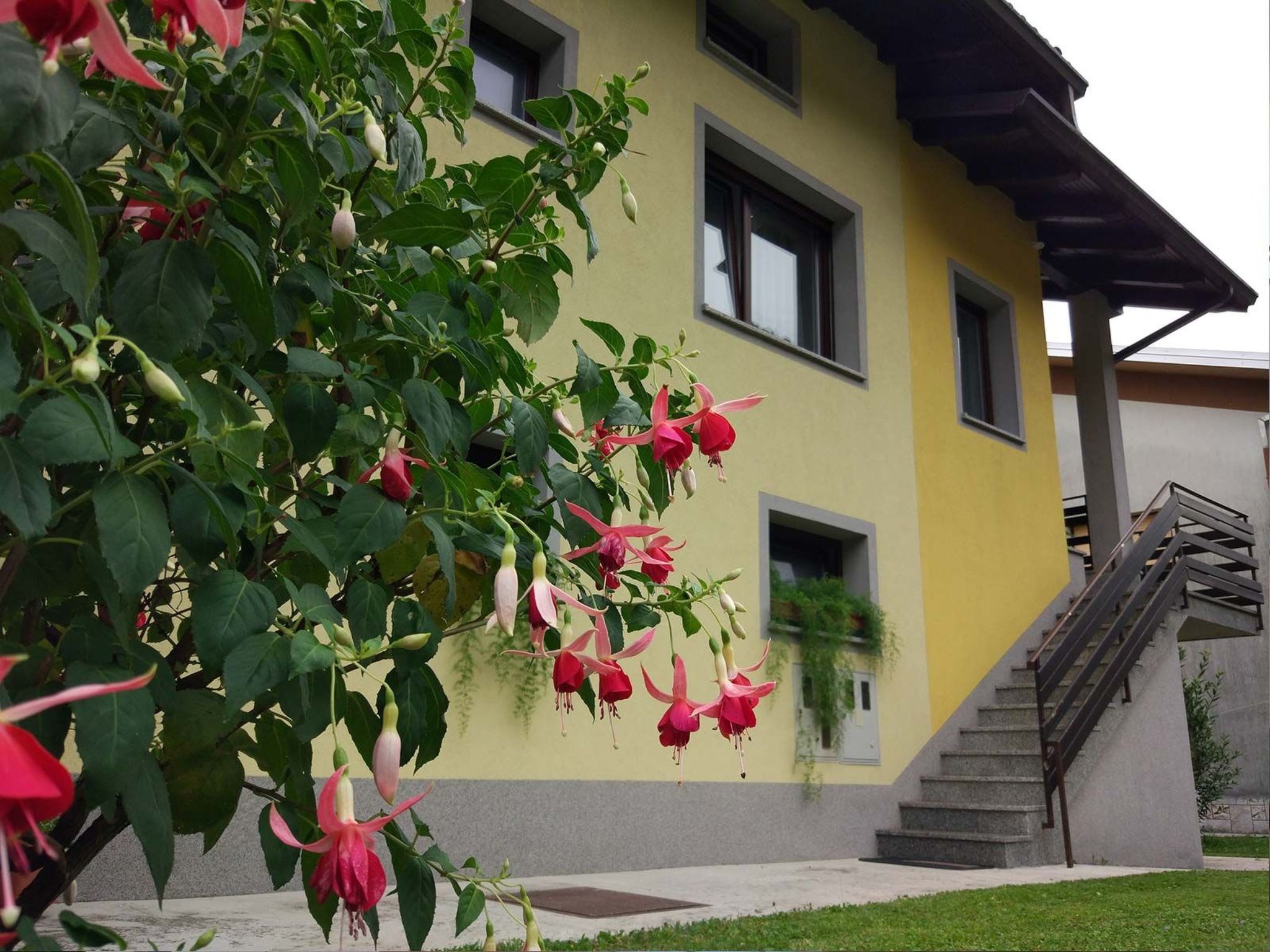Holiday apartment with a private sunny terrace and a communal leafy garden, approximately 200m away from the river banks	

The house with two holiday apartments is located in a quiet neighborhood of t..