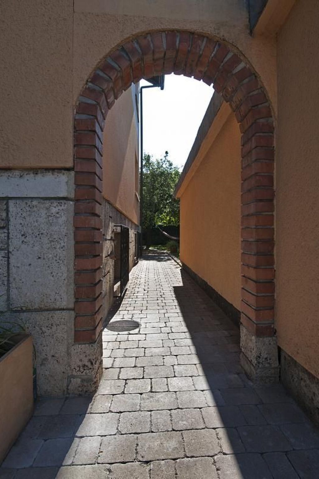 Ferienhäuschen für zwei mit Terrasse und schattigem, kleinen Garten, in der Näh