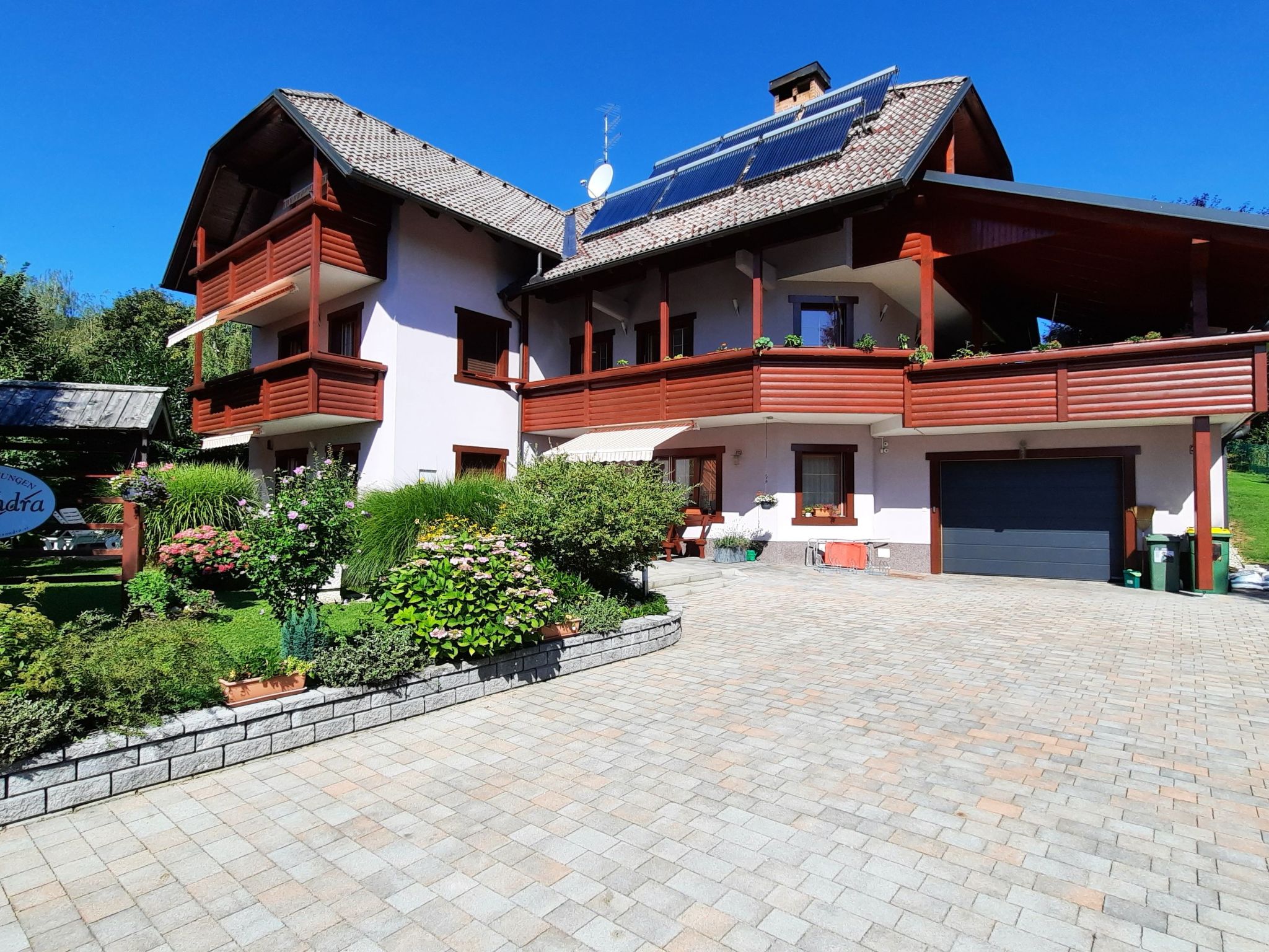 Studio-Appartement mit Balkon