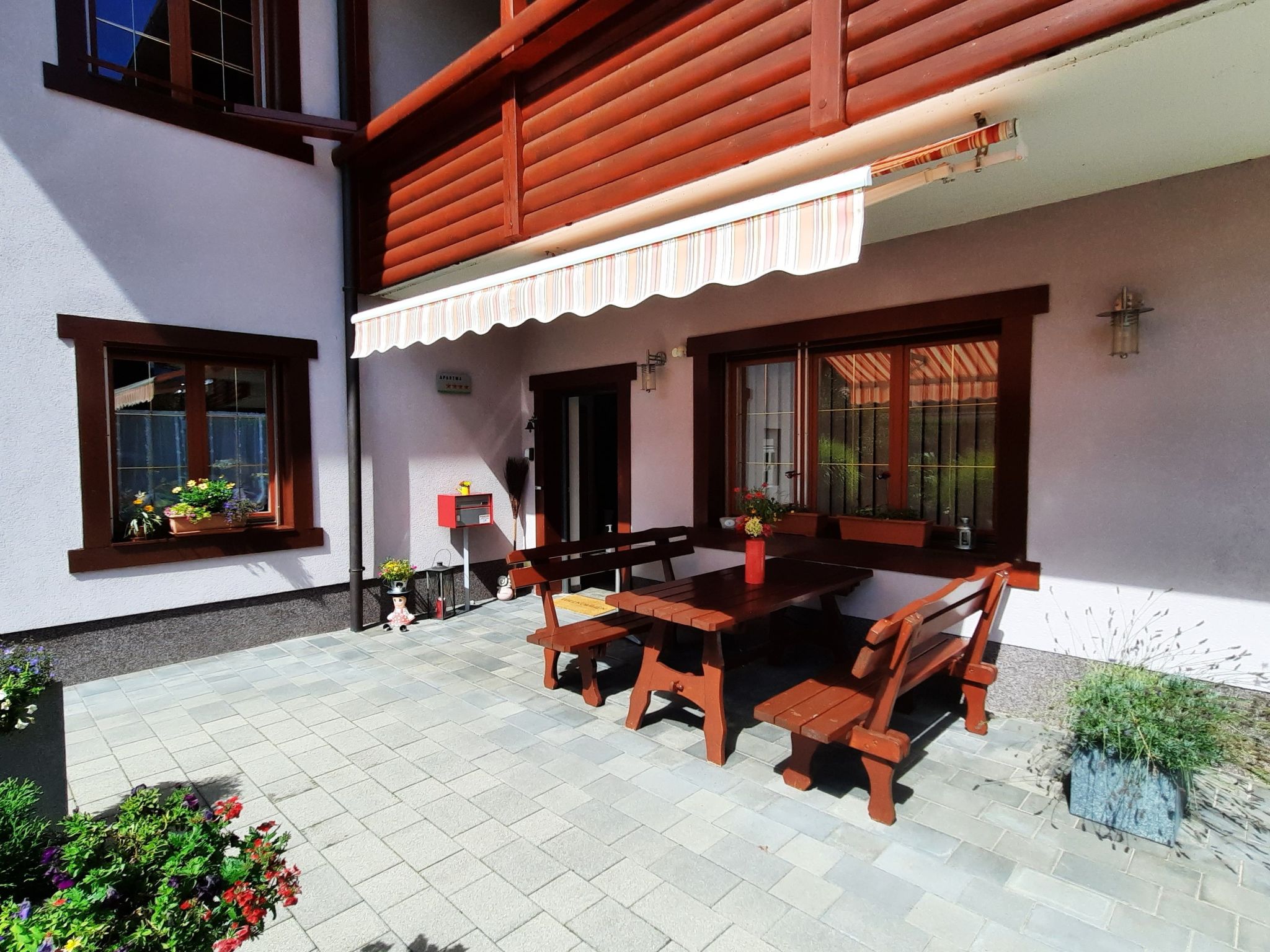 Studio-Appartement mit Balkon-Image-tags.info