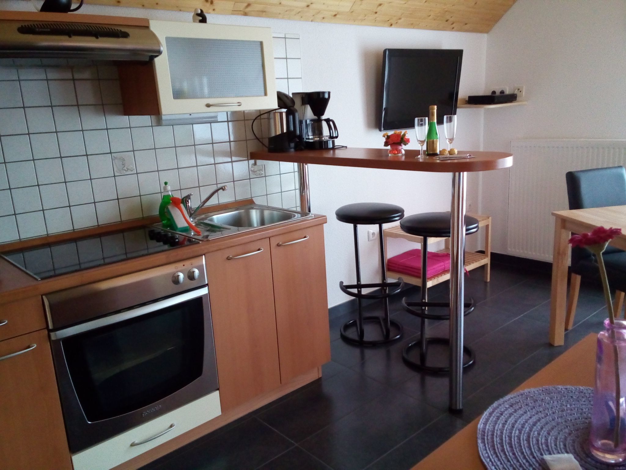 Studio-Appartement mit Balkon-Image-tags.info