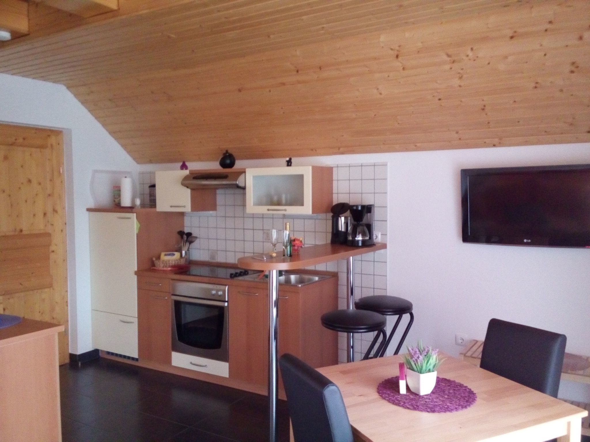 Studio-Appartement mit Balkon-Image-tags.info