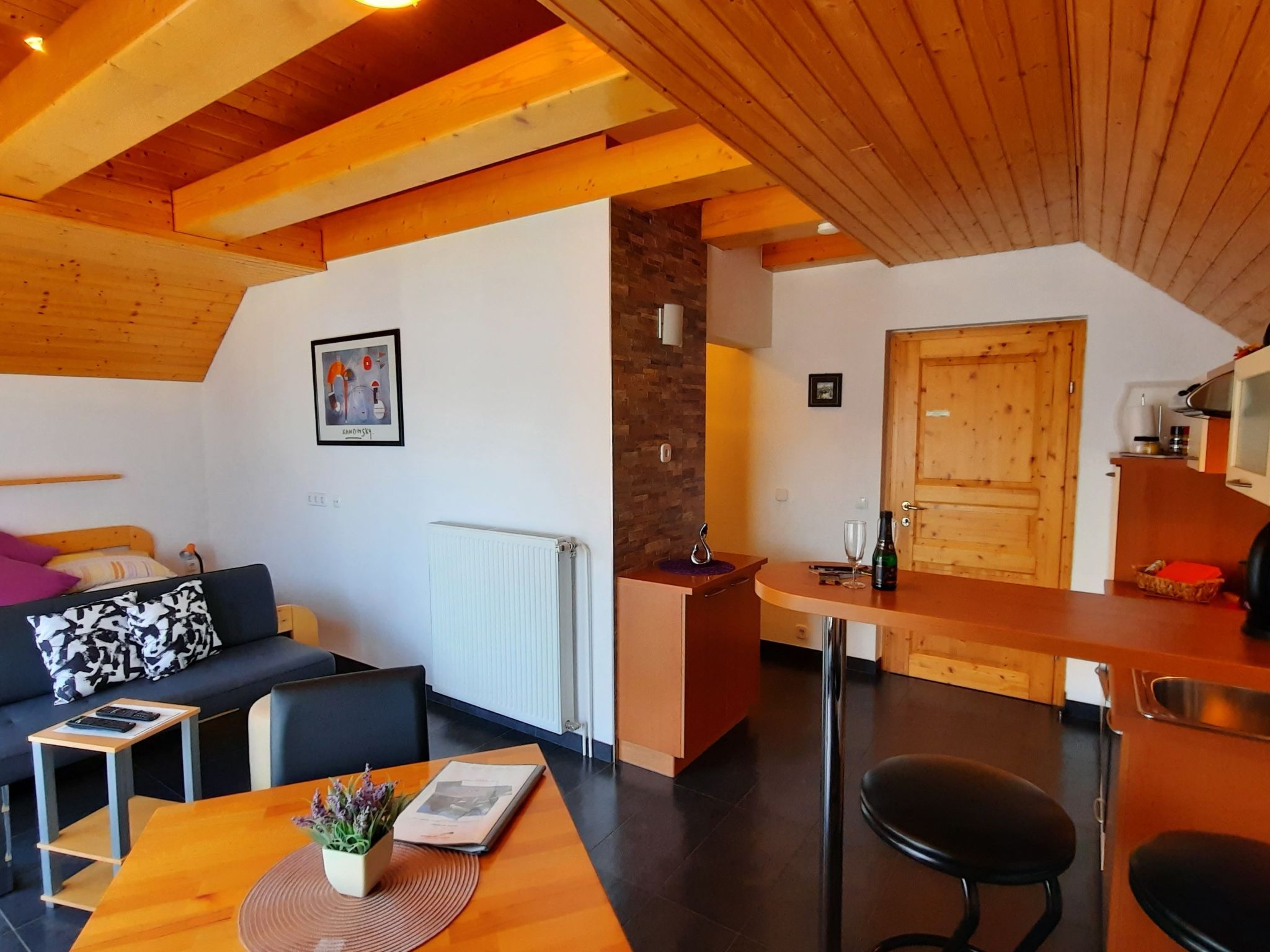 Studio-Appartement mit Balkon-Image-tags.info