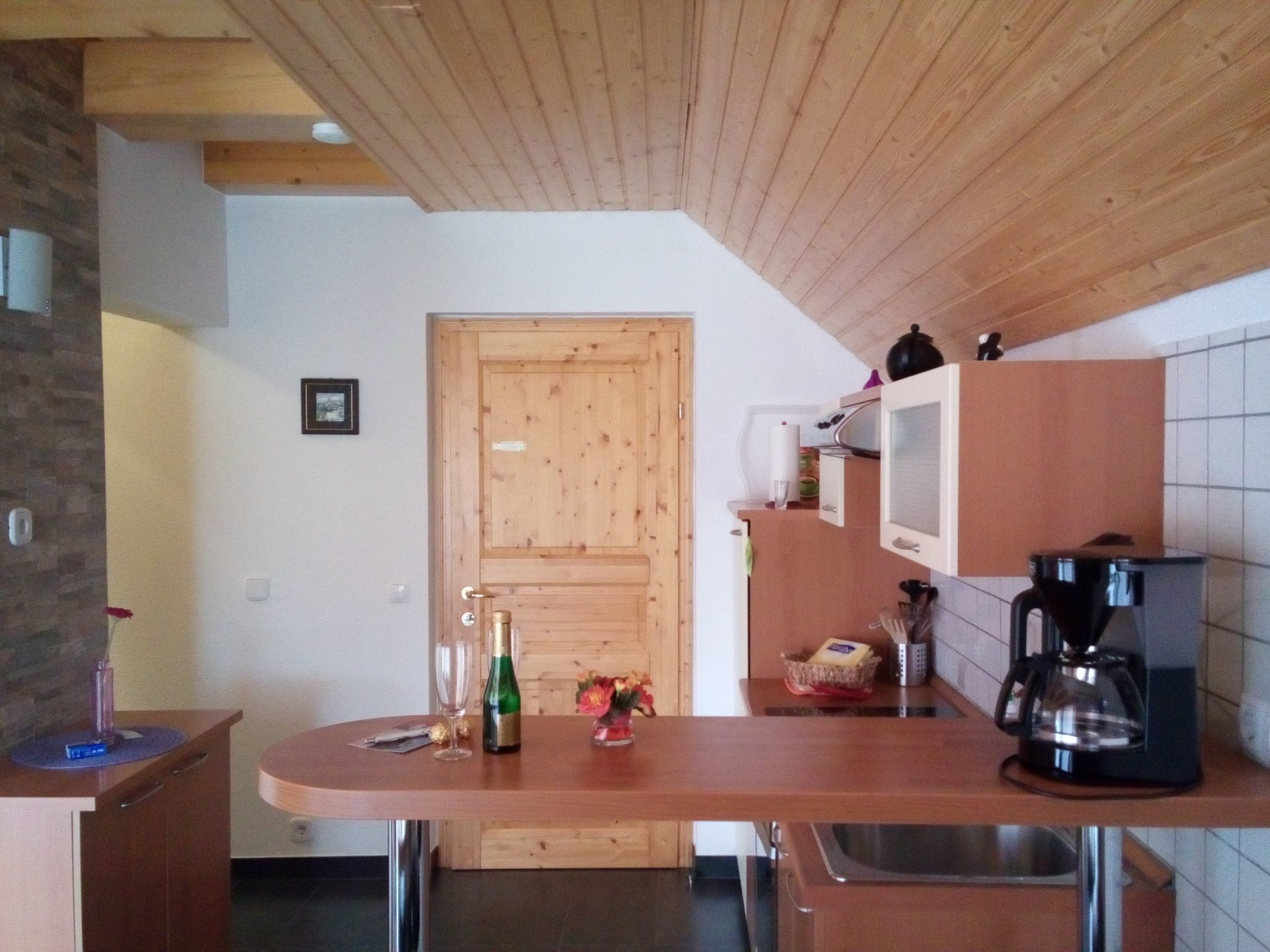 Studio-Appartement mit Balkon-Image-tags.info