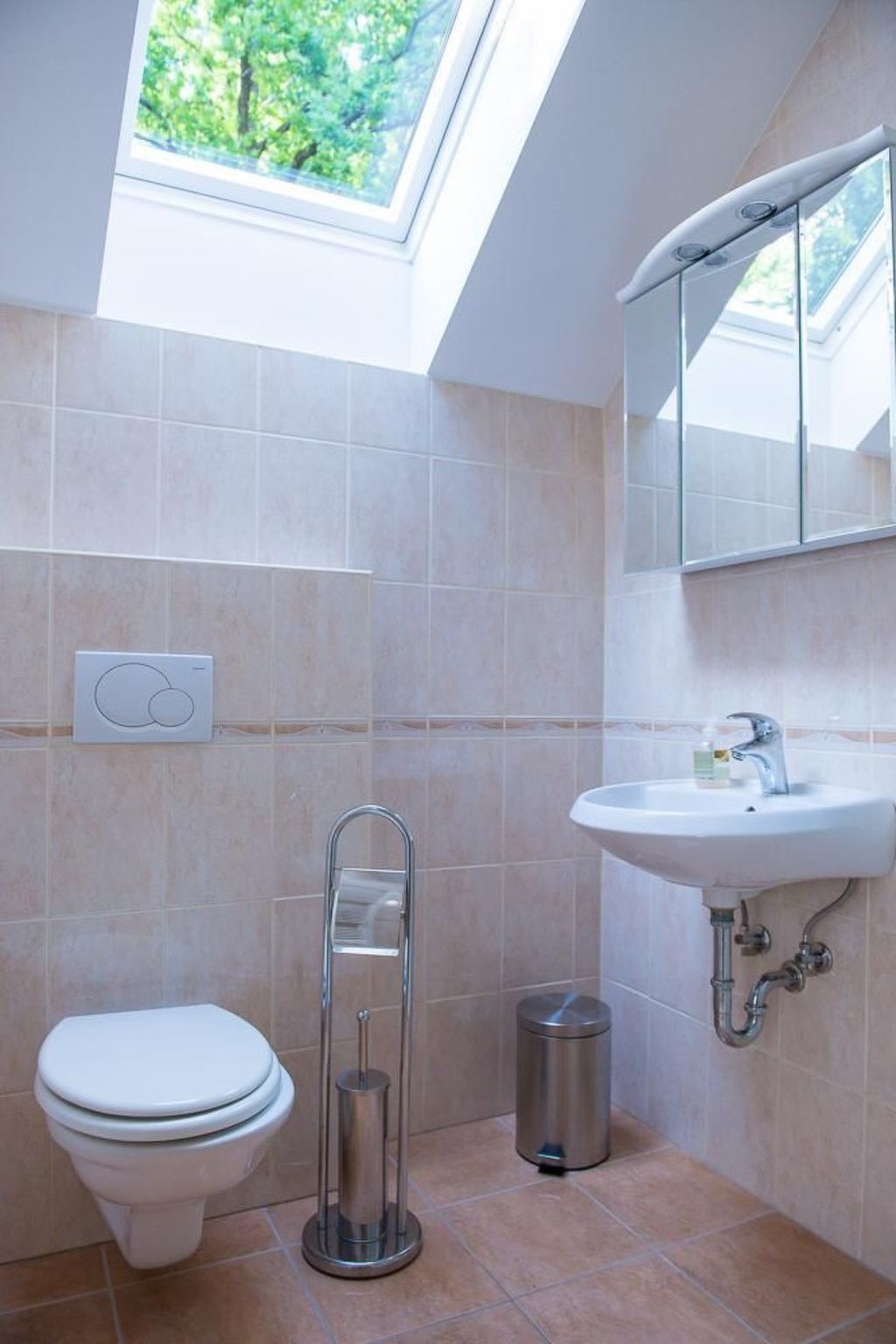 Kleines Haus am Rande des Waldes-Image-tags.info