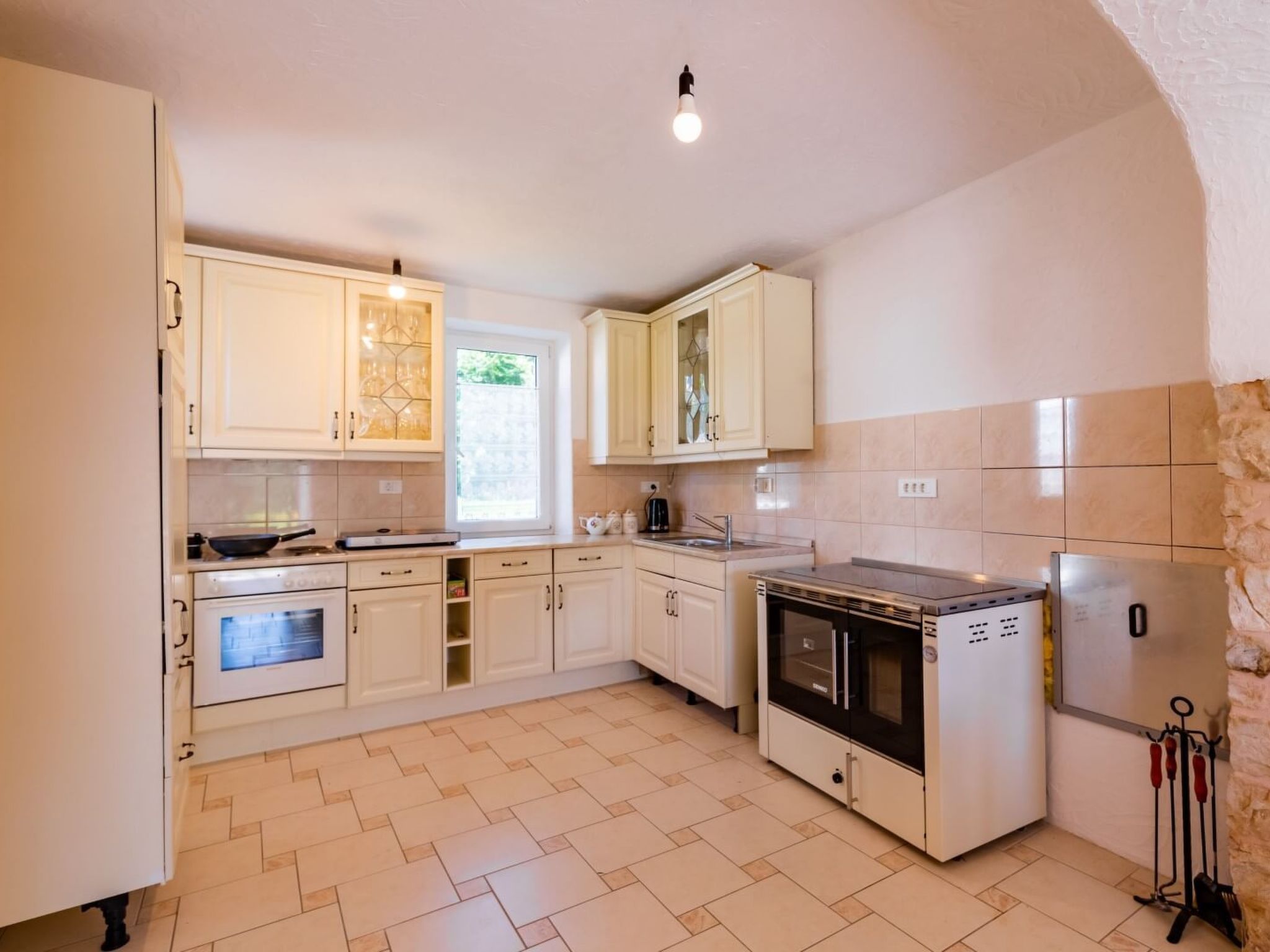 Schönes Apartment in Gozd mit Garten, tollem Ausblick-Binnen