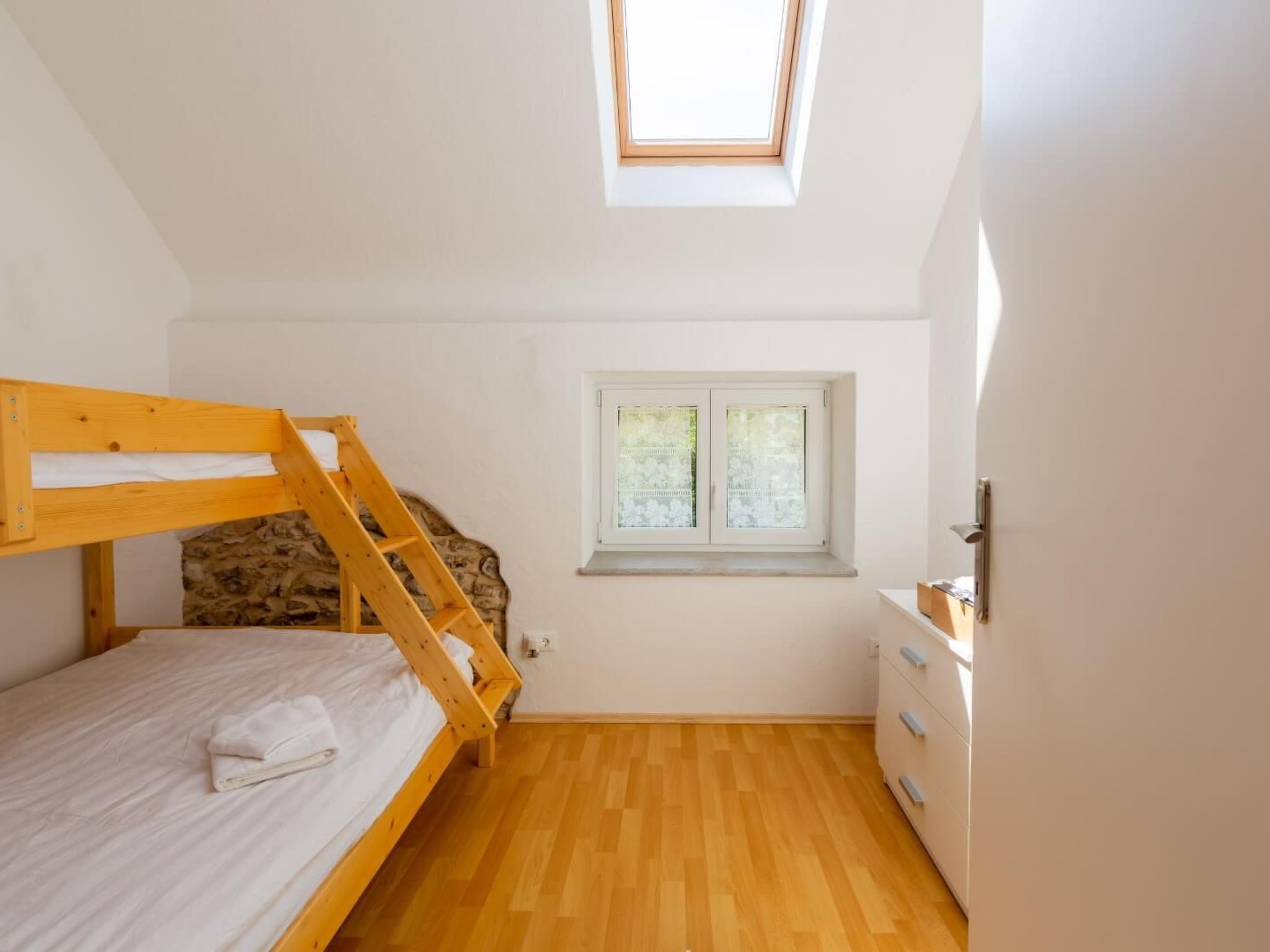 Schönes Apartment in Gozd mit Garten, tollem Ausblick-Binnen