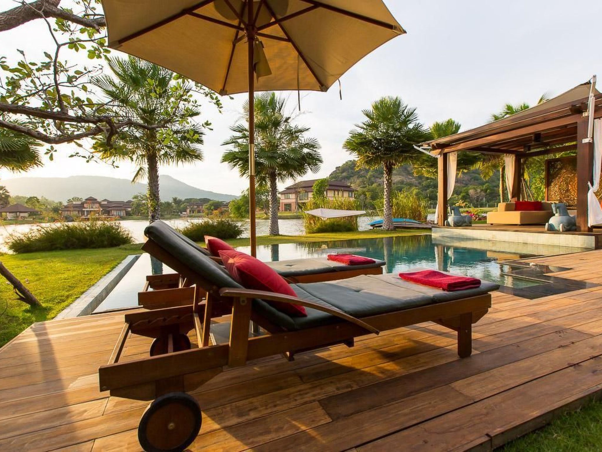 Traumvilla 'Dasiri Lakefront'