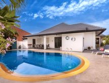 Villa Sabai: Vrijstaande poolvilla op 3,5 km van het strand in Pattaya - thumbnail 1