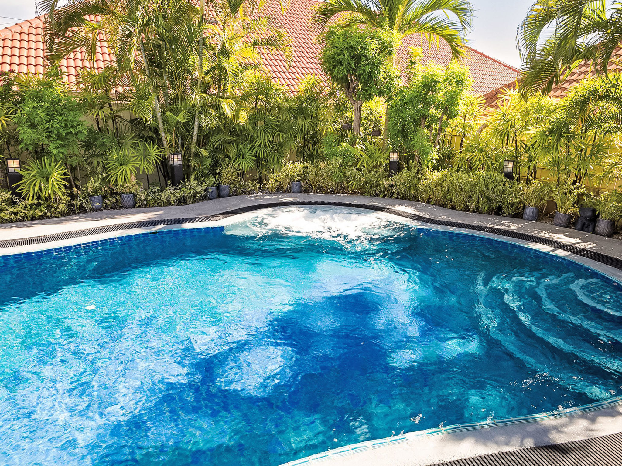 Villa Sabai in der Nähe von Meer und Zentrum — Pool Outdoor (3 of 64)