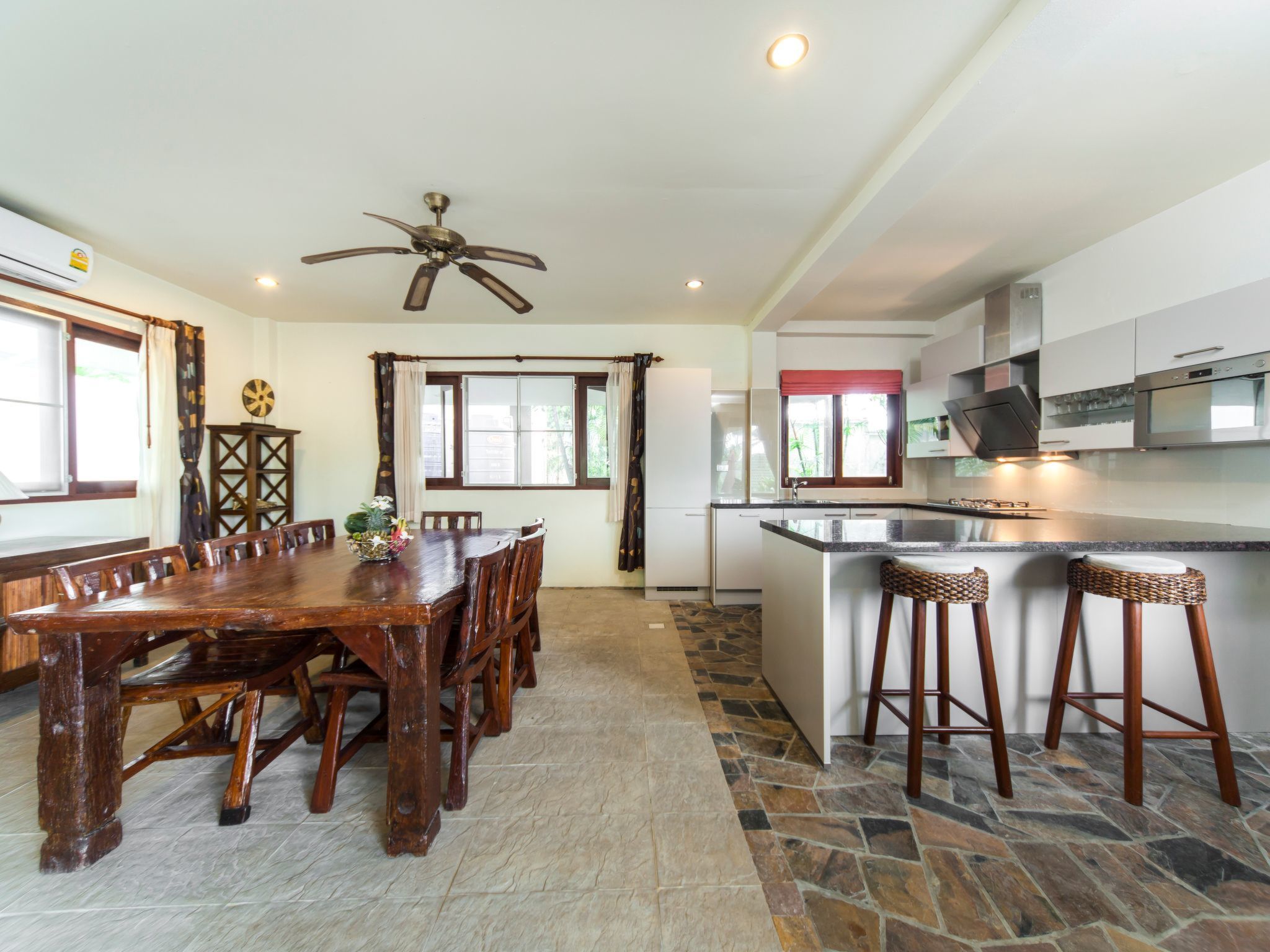 Photo of Villa mit Blick auf das Wasser