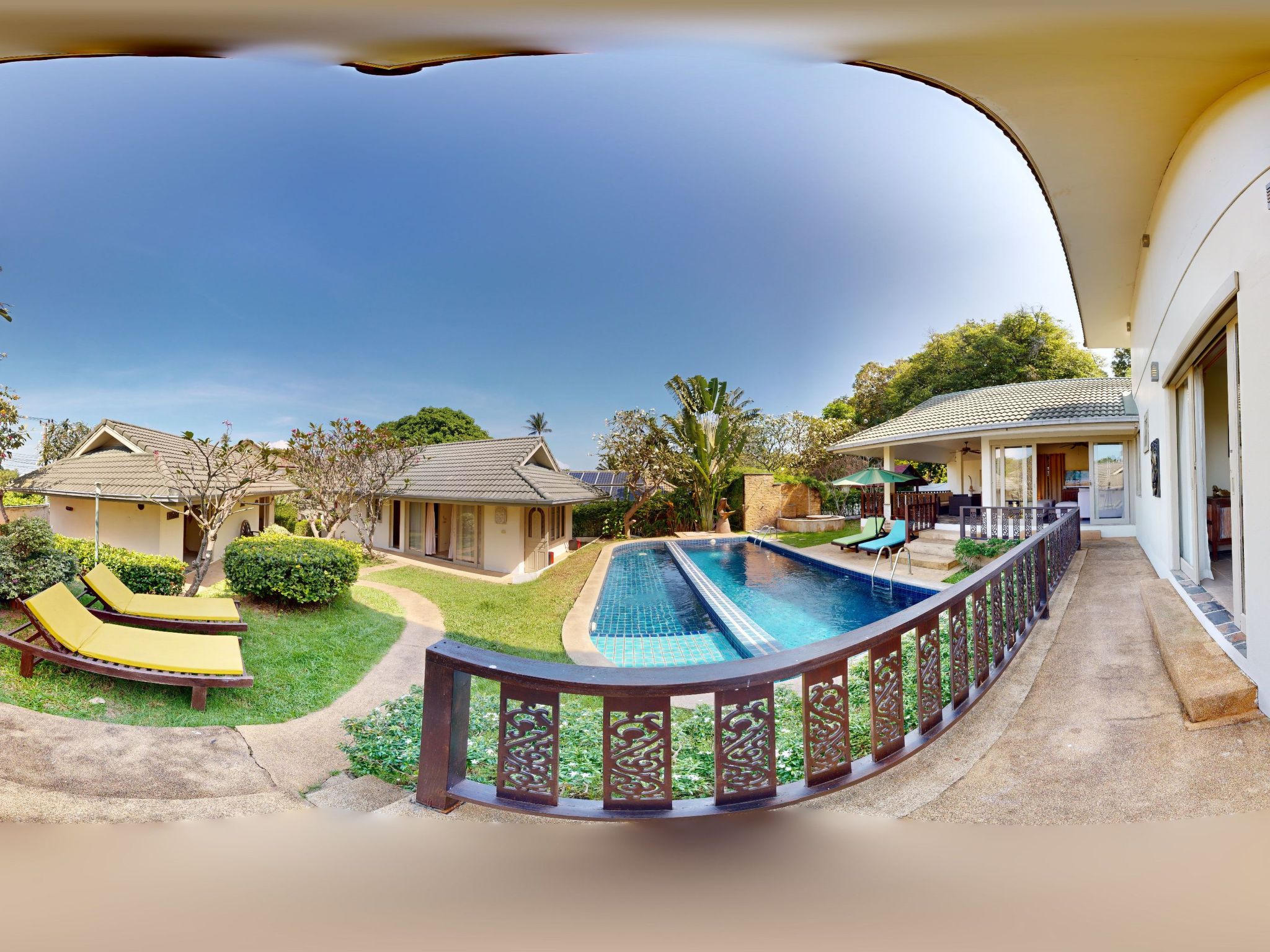 Photo of Villa mit Blick auf das Wasser