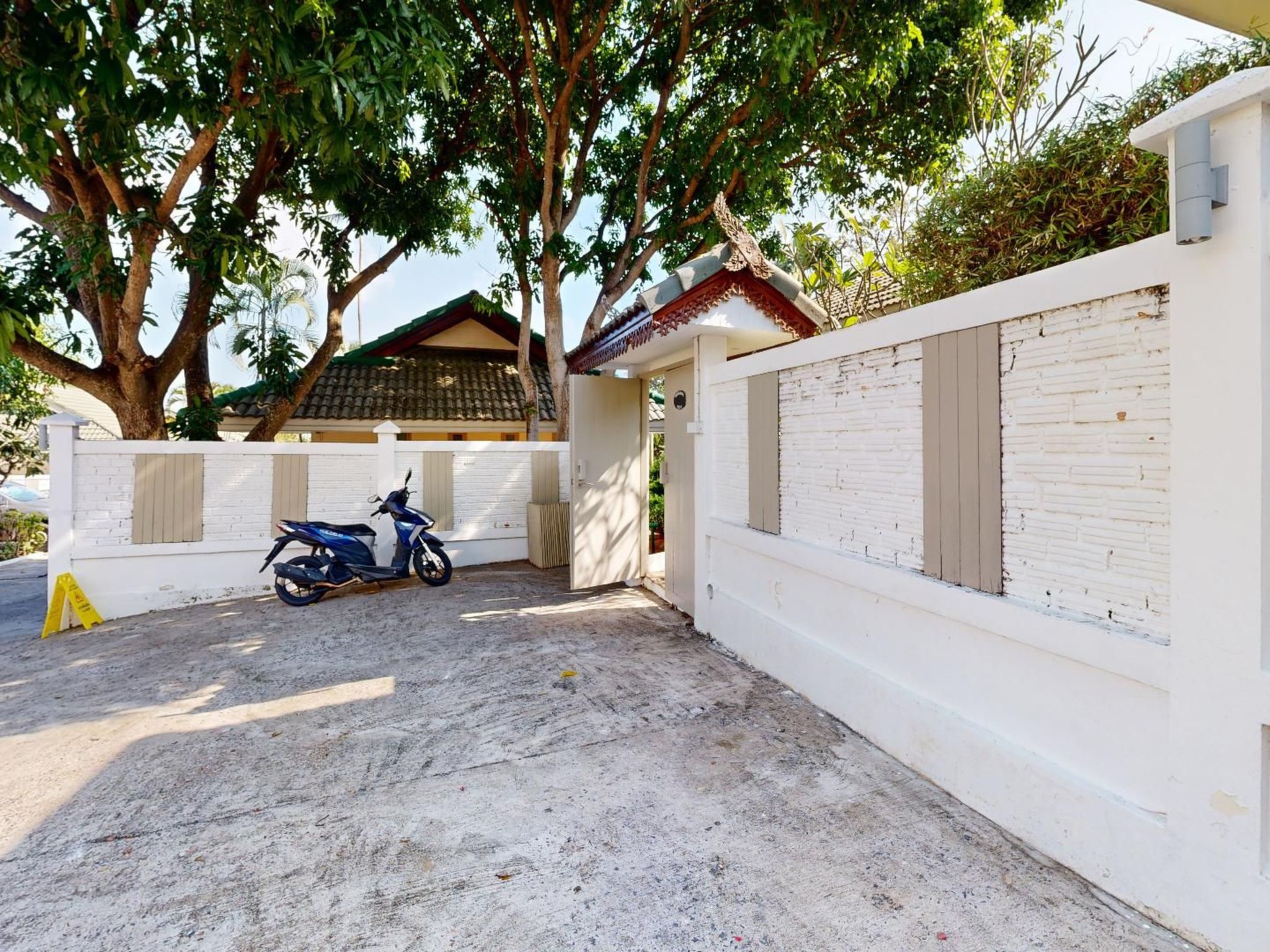 Photo of Villa mit Blick auf das Wasser
