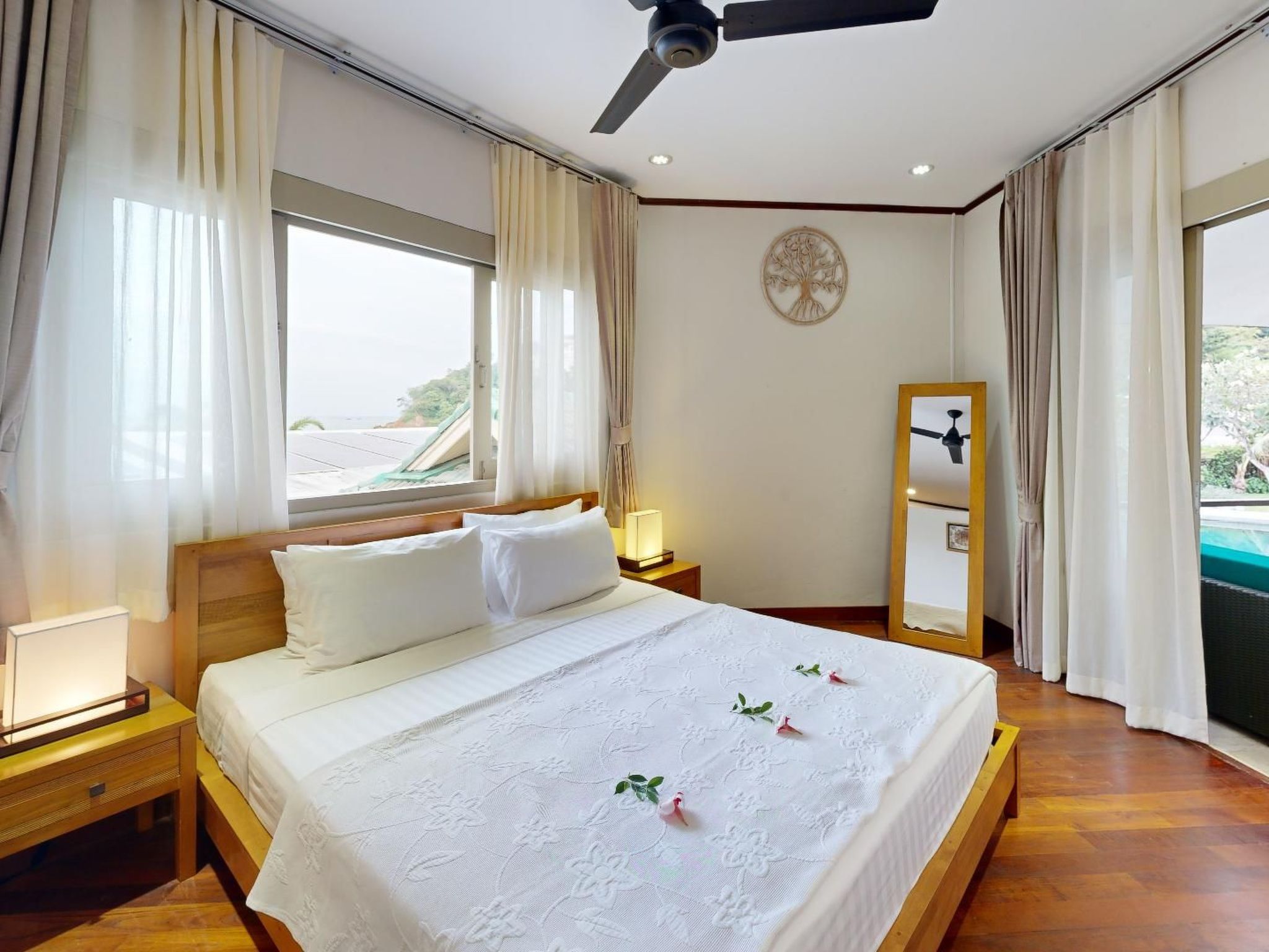 Photo of Villa mit Blick auf das Wasser