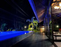 Villa met Infinity Pool direct aan zee op Koh Samui voor 15 personen - thumbnail 4