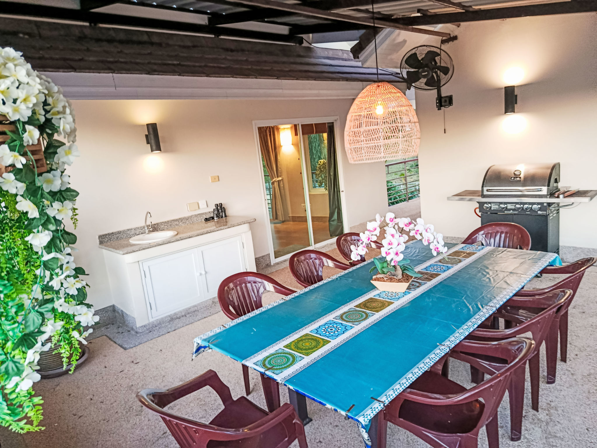 Wunderschöne Pool-Villa, beste Lage, kostenloser Transfer — Terrace (3 of 22)