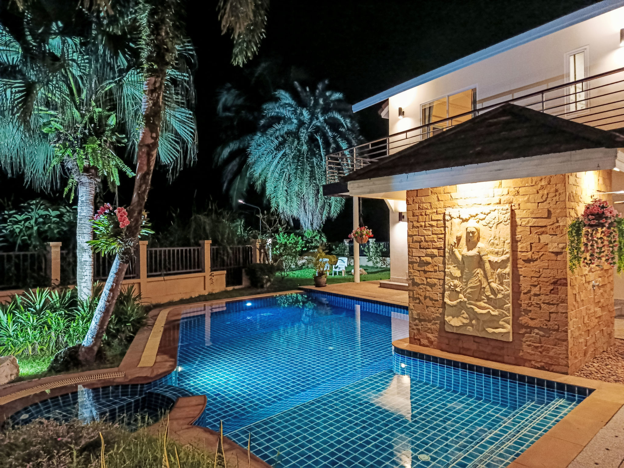 Wunderschöne Pool-Villa, beste Lage, kostenloser Transfer — Terrace (4 of 22)