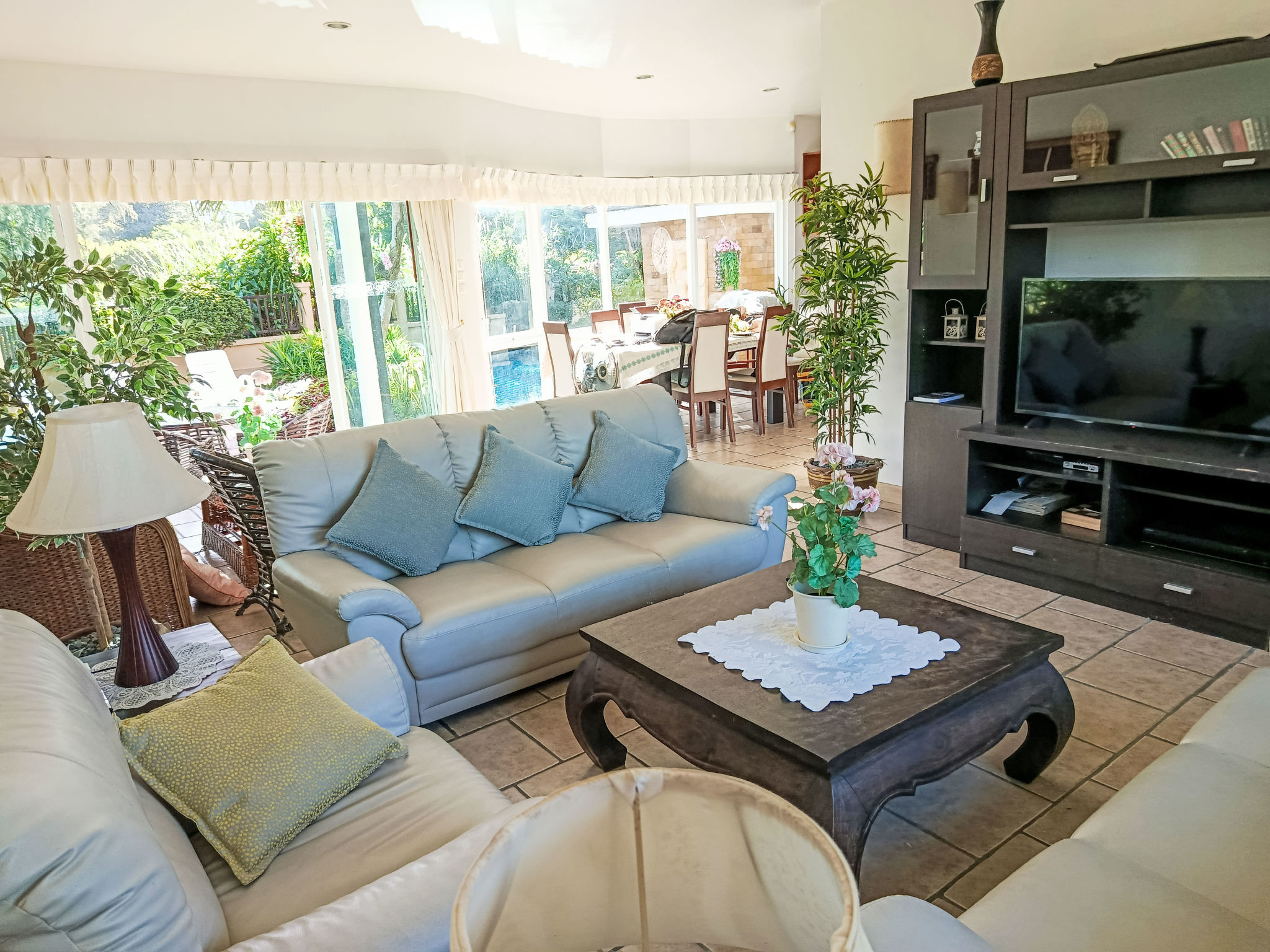 Maison Wunderschöne Pool-Villa, beste Lage, kostenloser Transfer – Séjour, photo 17 sur 34