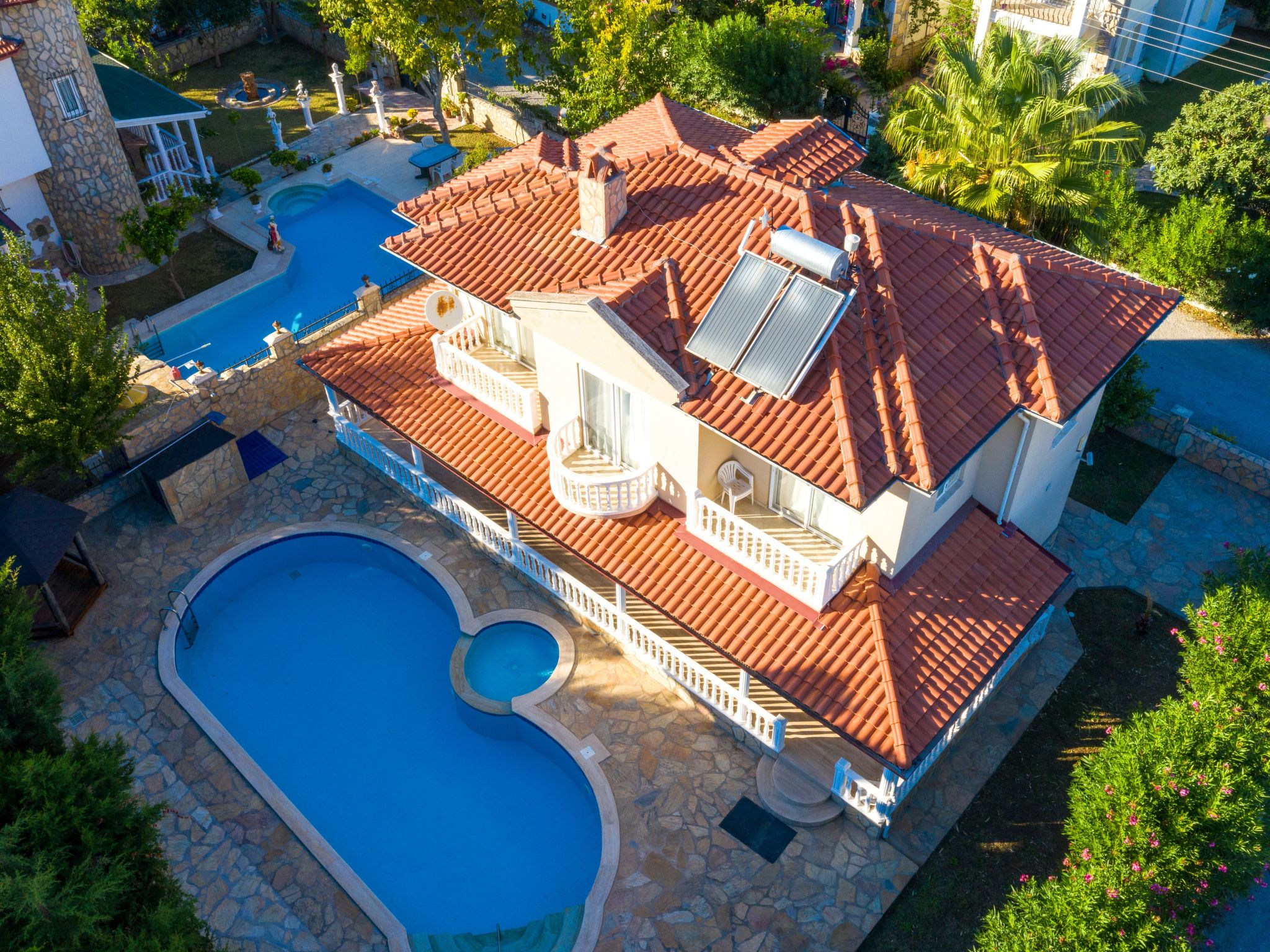 mit Garten, Grill und Terrasse