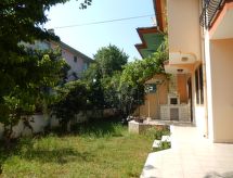 Op 800 m van zee: Ruim vakantiehuis Villa Truva in Ölüdeniz - thumbnail 3