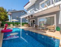 Ruime vrijstaande villa met privézwembad en jacuzzi voor 9 personen in Ölüdeniz - thumbnail 2