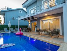 Ruime vrijstaande villa met privézwembad en jacuzzi voor 9 personen in Ölüdeniz - thumbnail 3
